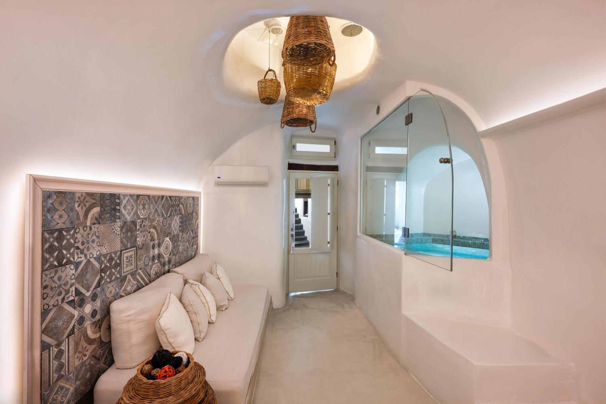 Junior Suite indoor jacuzzi shared balcony