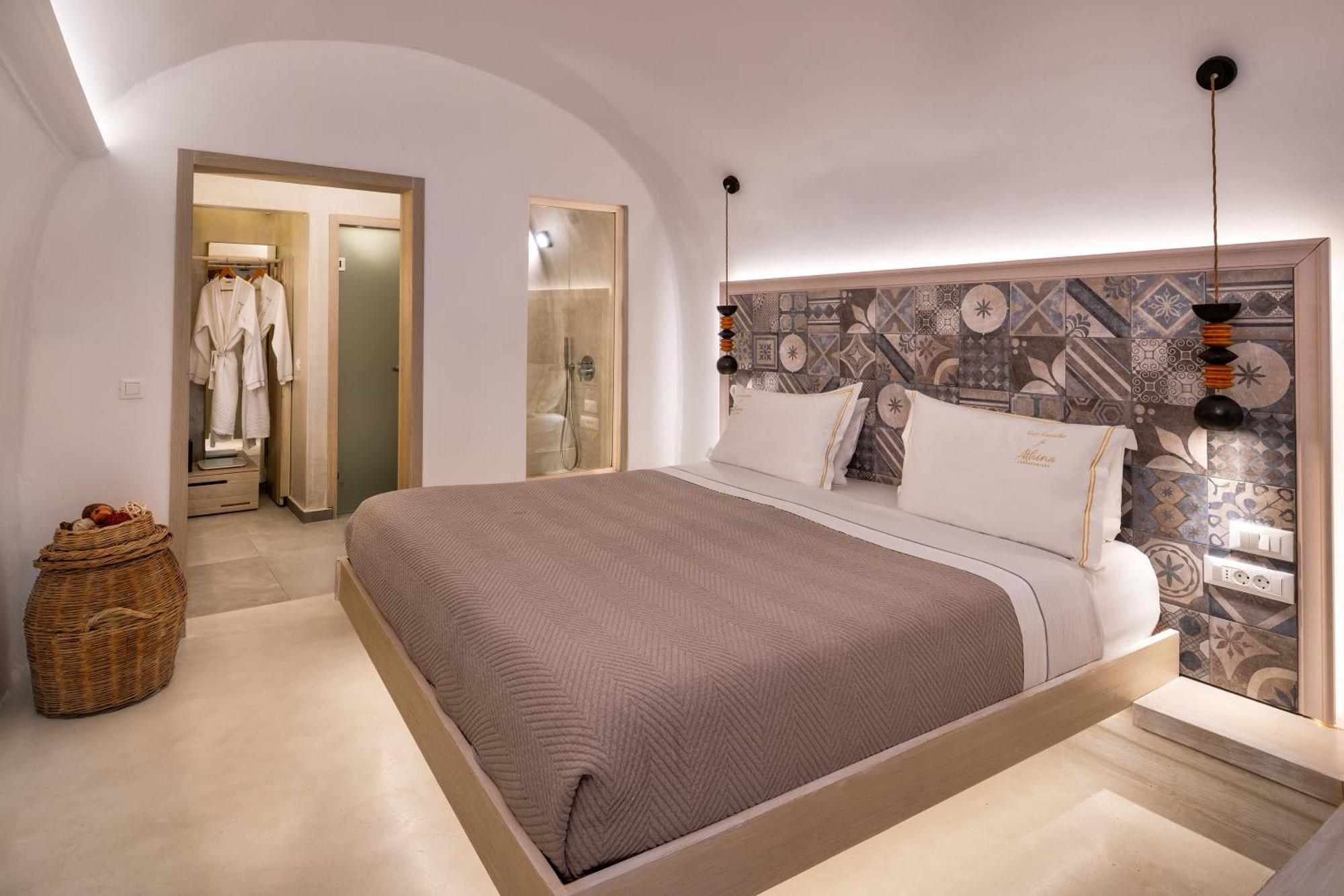 Junior Suite indoor jacuzzi shared balcony