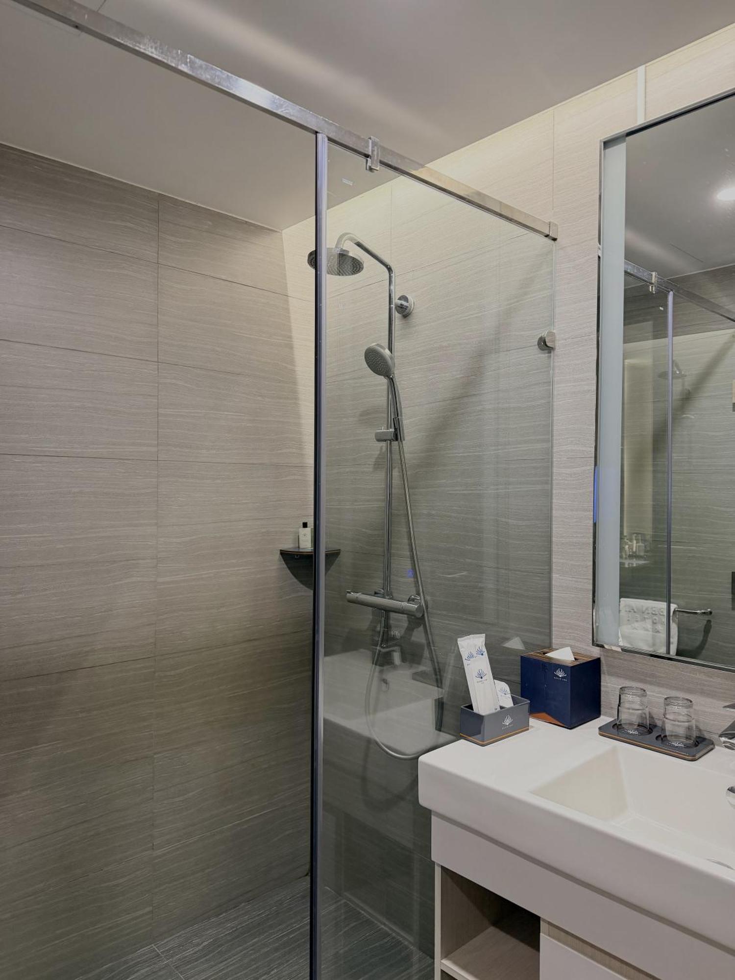 Deluxe Twin Room Window