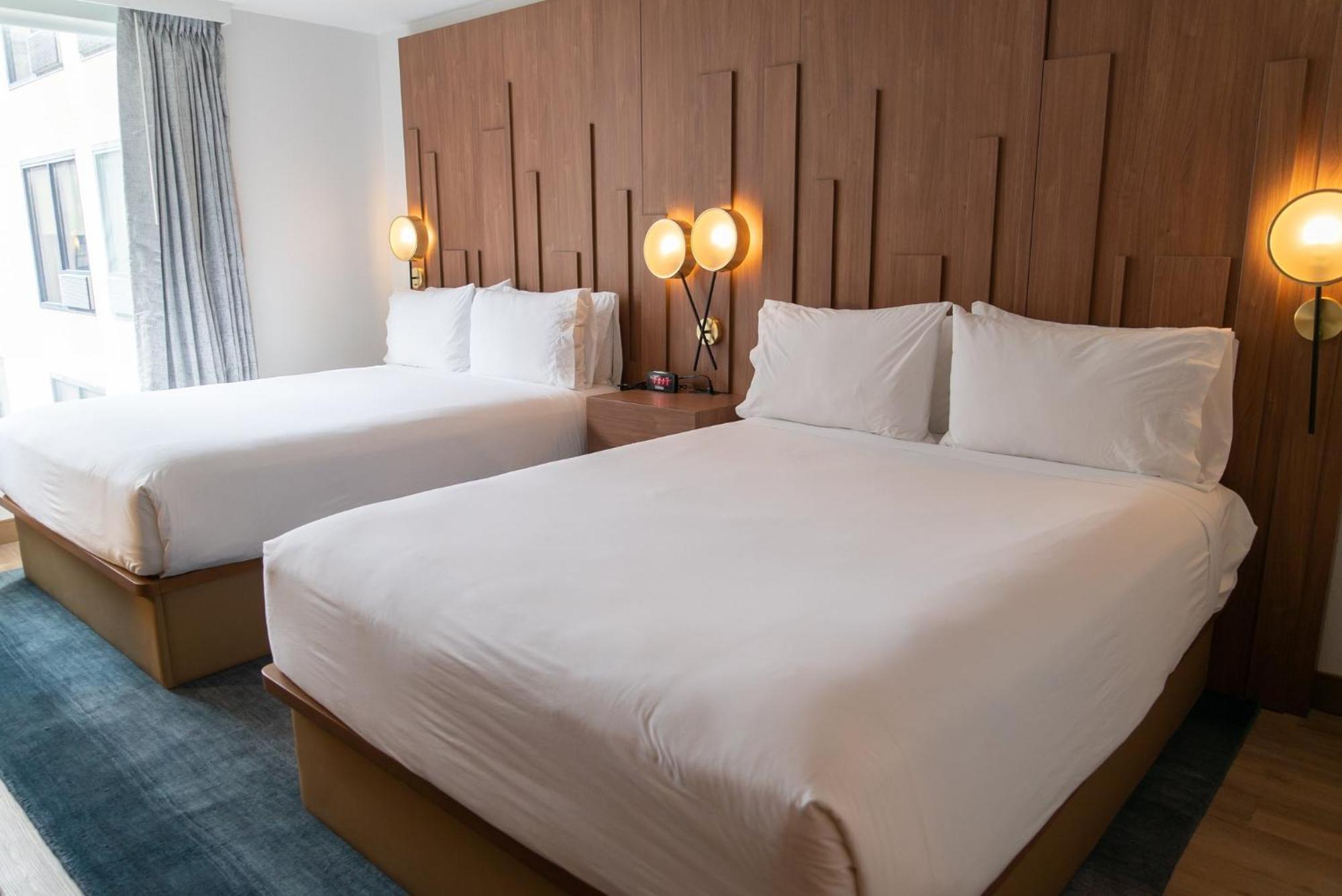 Standard Queen Room Two Queen Beds Mobility Accessible Tub