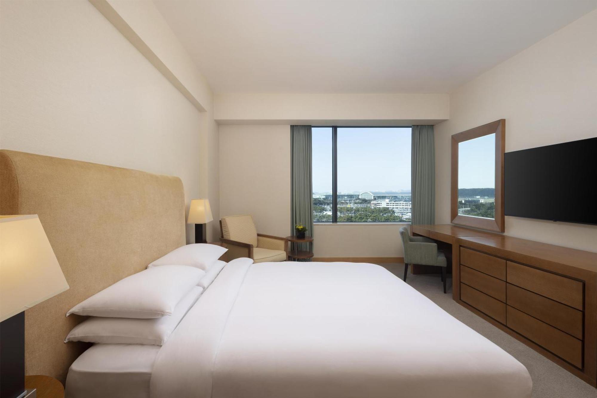 Grand Suite King Airport View