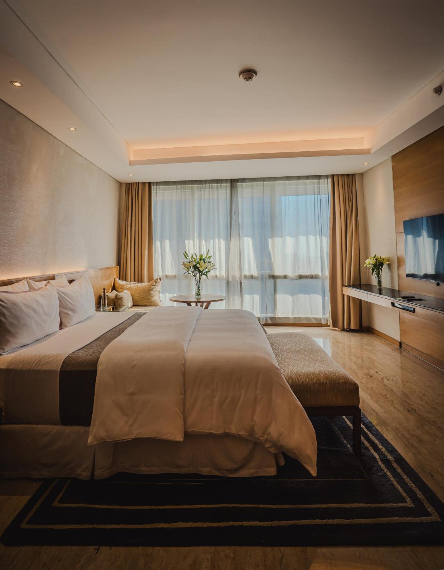 Large King Room City View on Spa