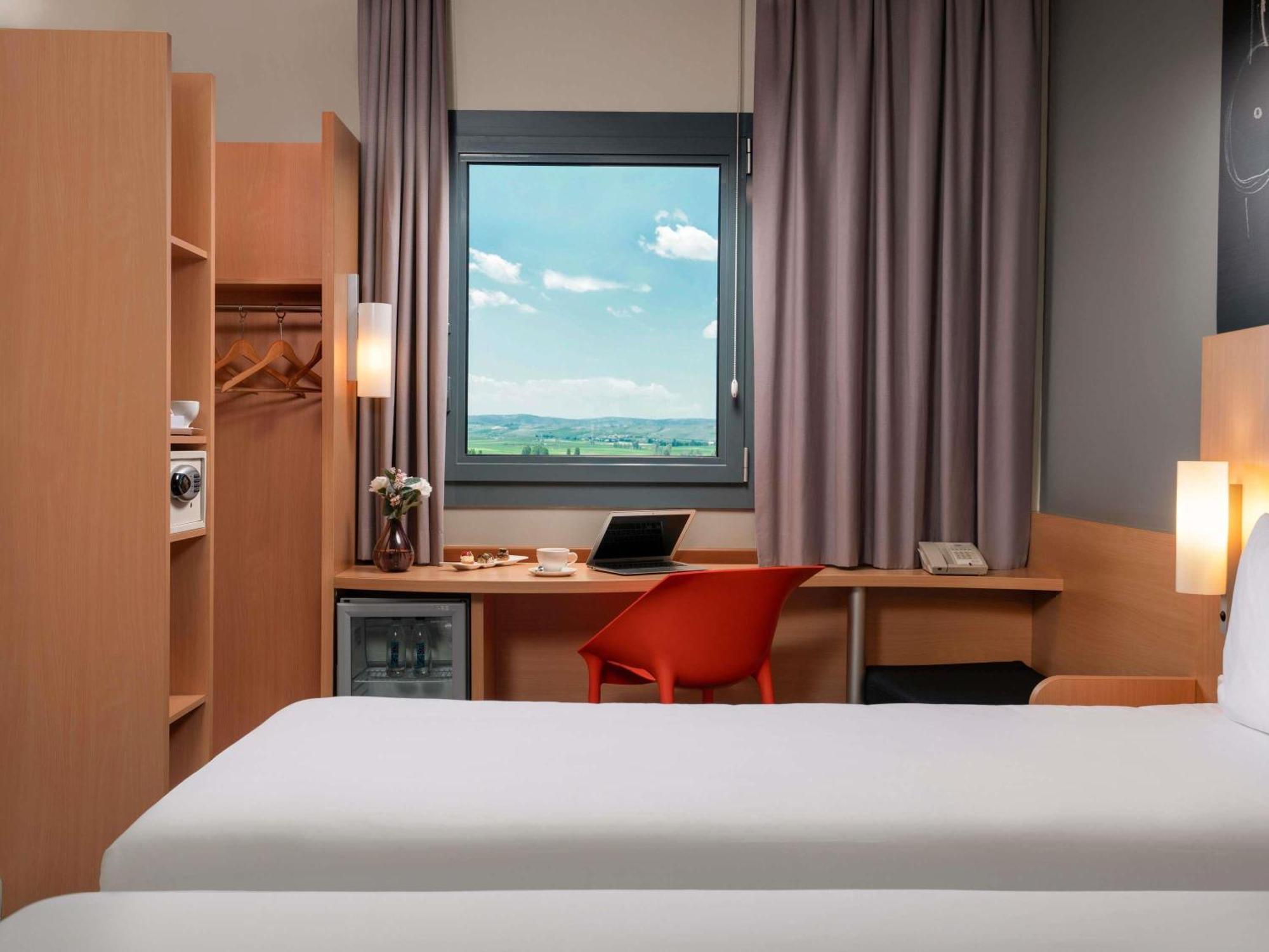 Standard Room 2 Single Beds