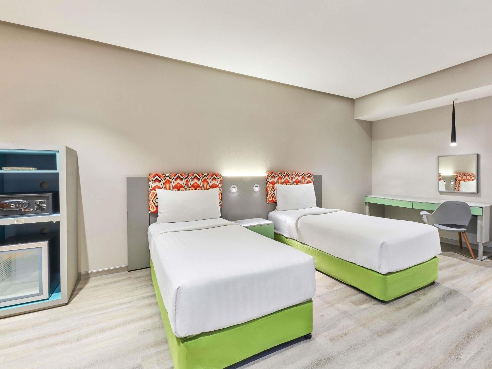 Standard Twin Room City Side