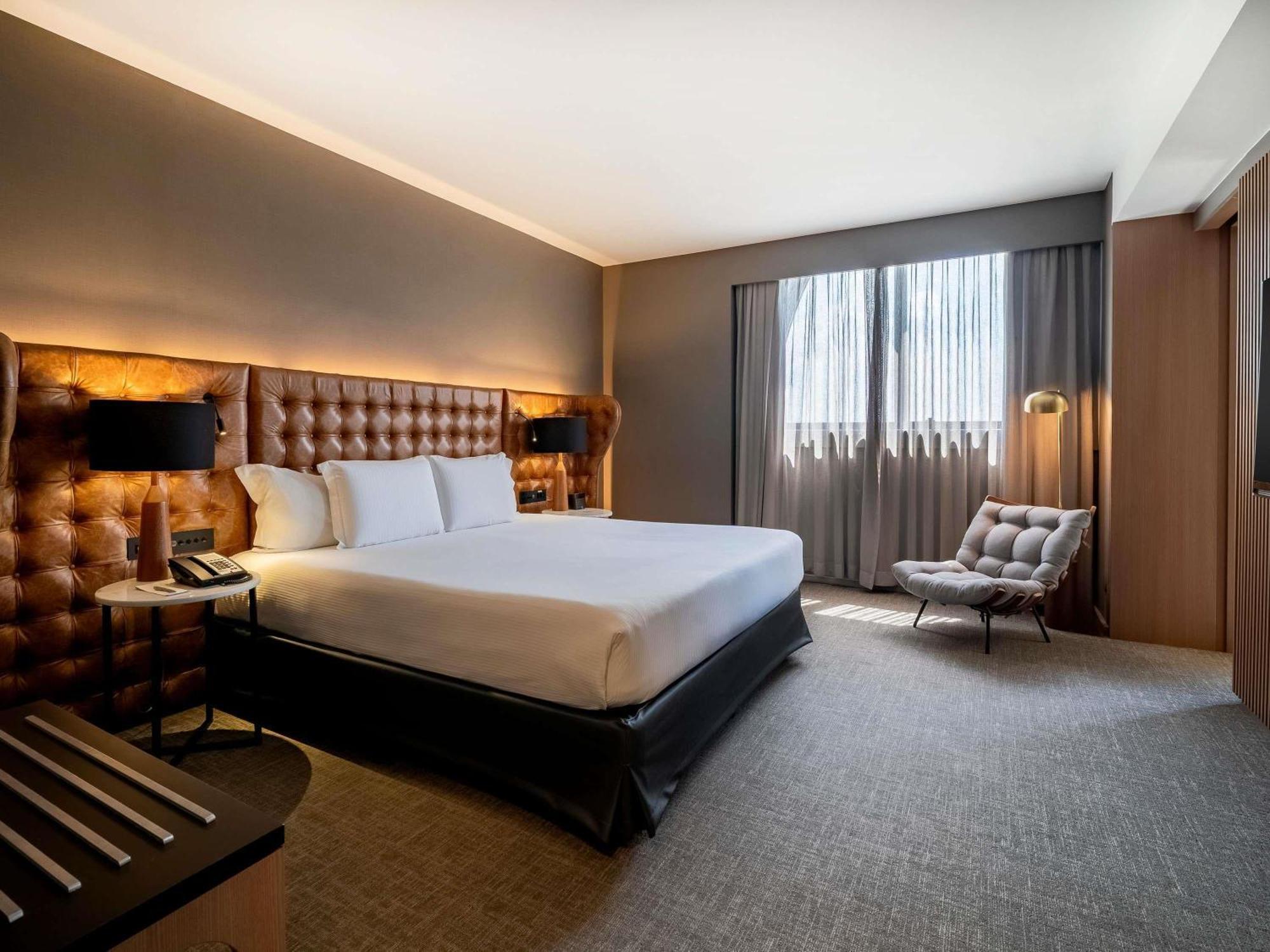 Junior King Suite Executive Lounge access