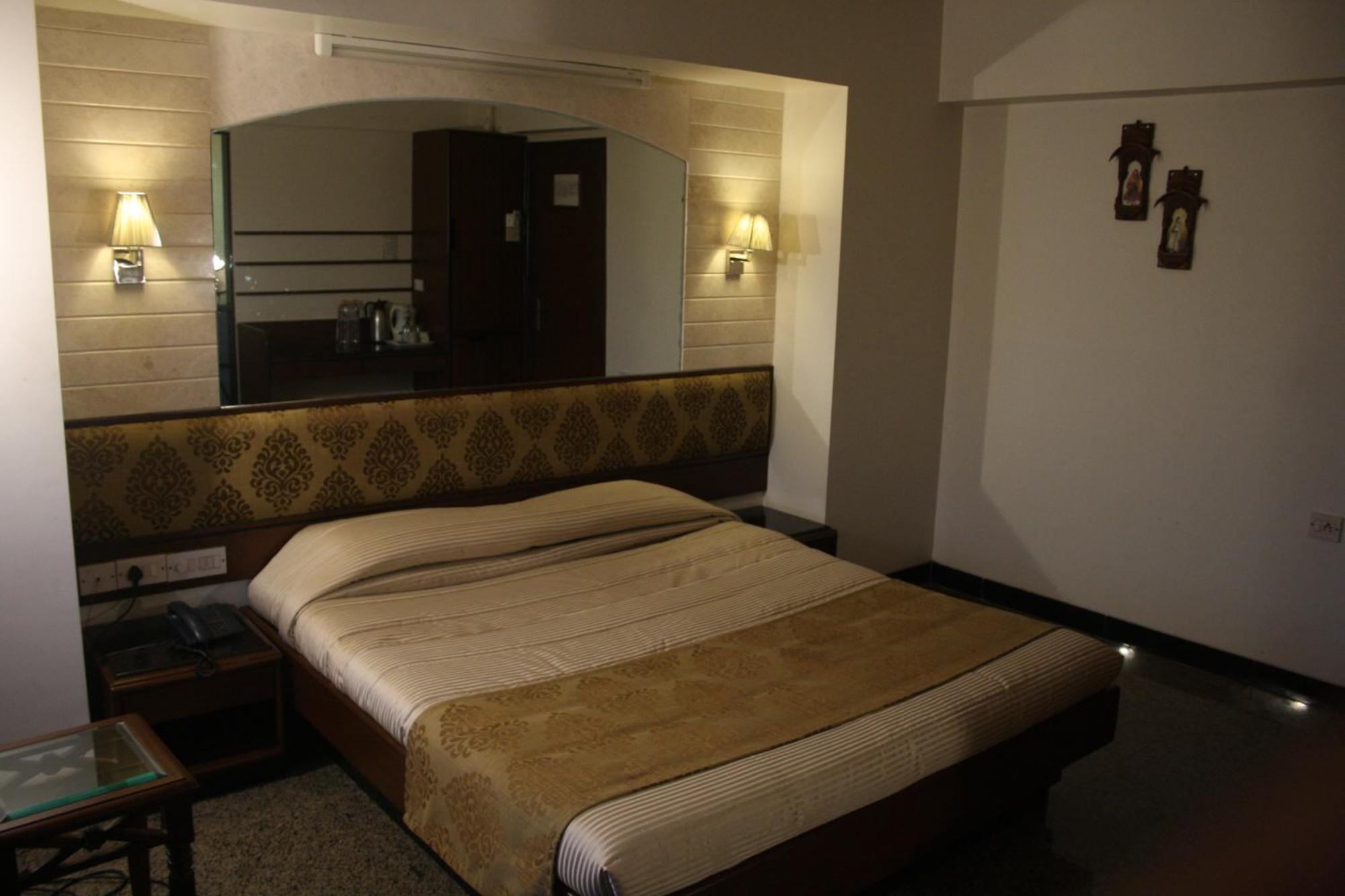 Deluxe Double Room,1770486788:JPEG