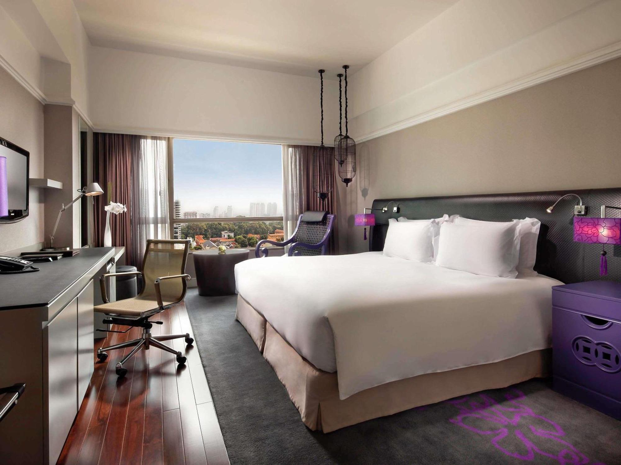 Superior King Room Club Millésime Access City View