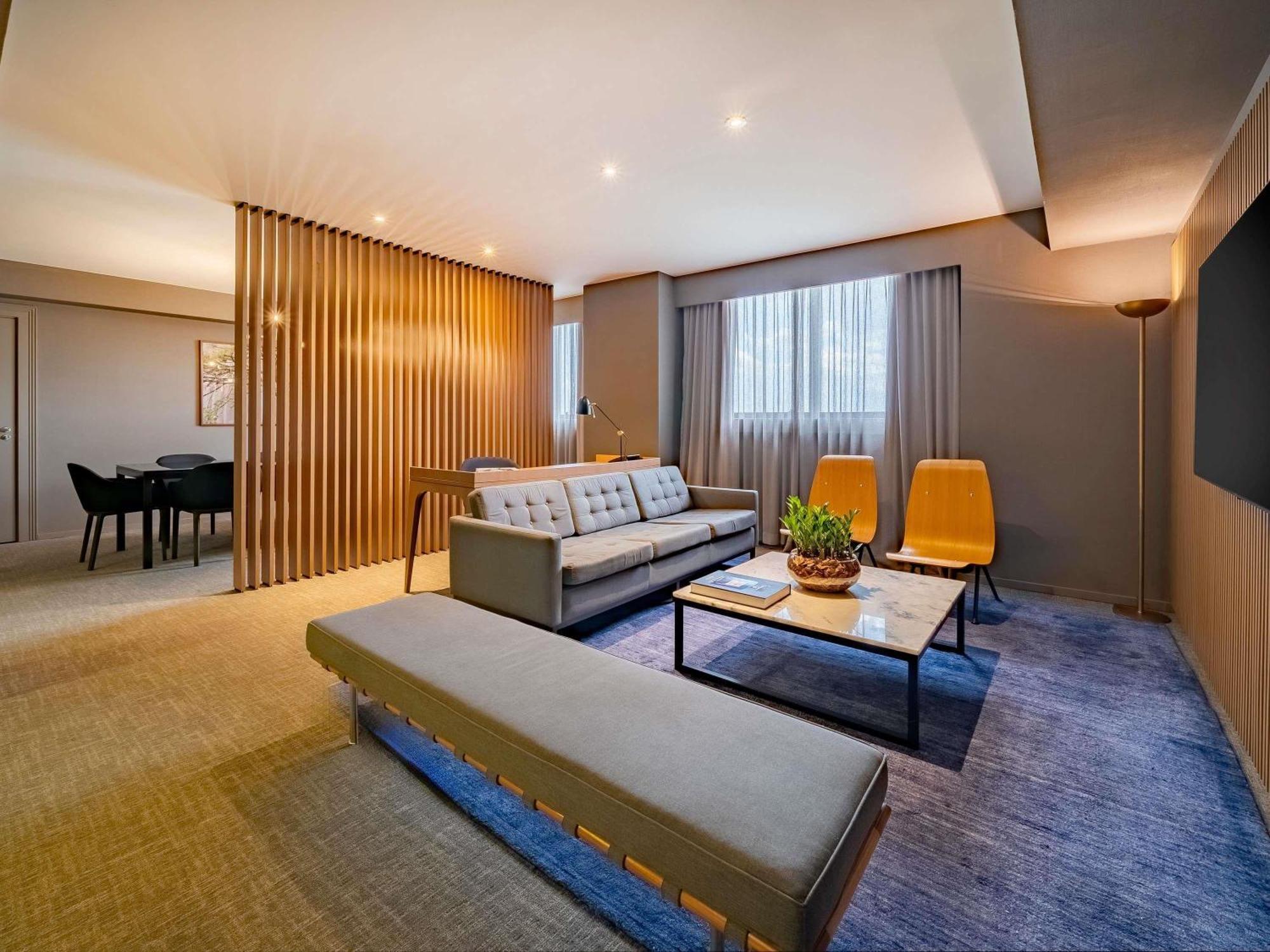 Presidential King Suite Executive Lounge Access