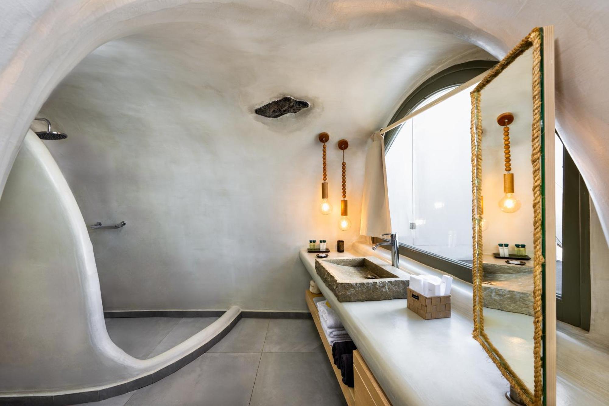 Signature Cave Suite outdoor jacuzzi