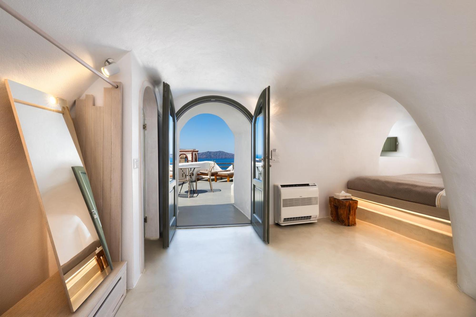 Signature Cave Suite outdoor jacuzzi
