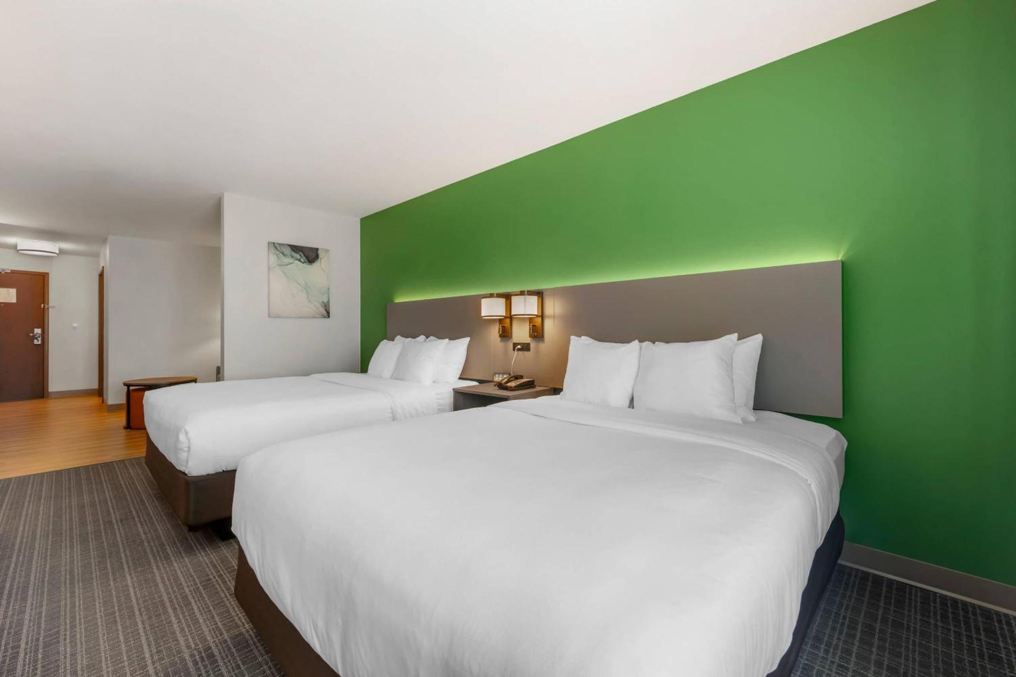Queen Suite with Two Queen Beds