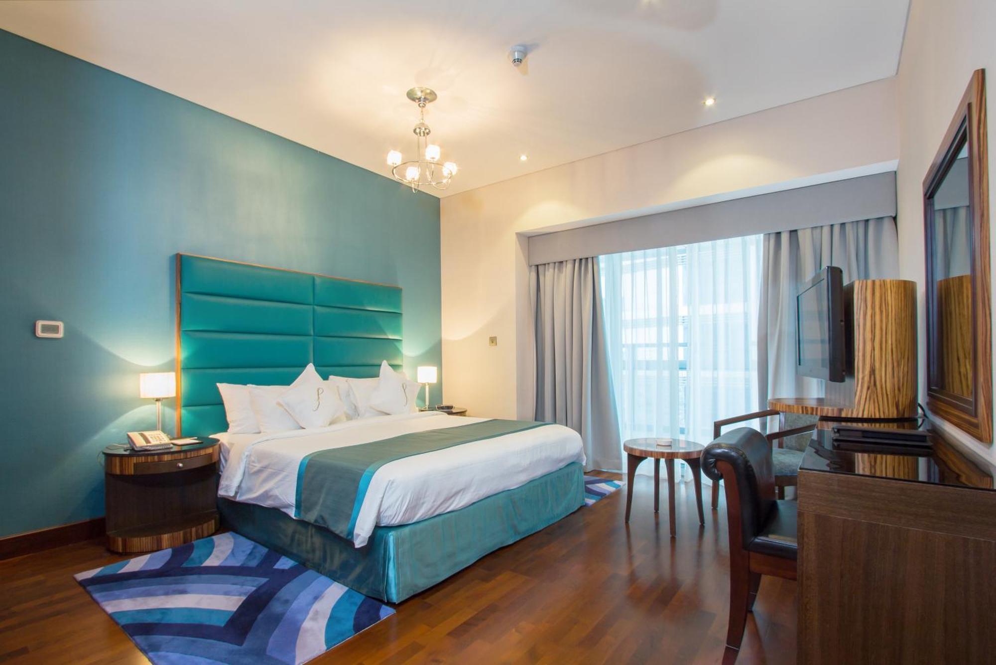 Deluxe Three Bedroom Apartment
