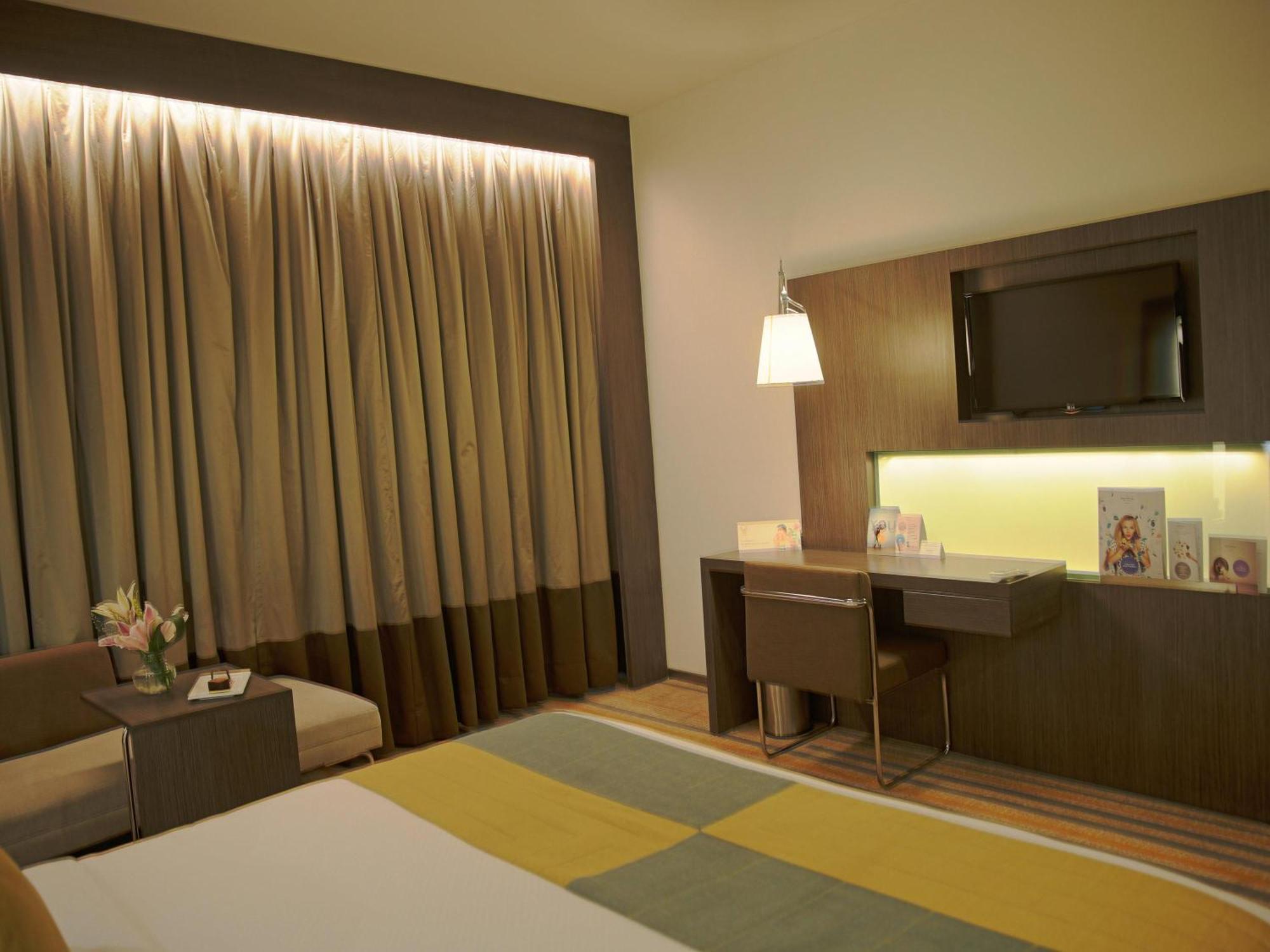 Premier King Room Lounge Access