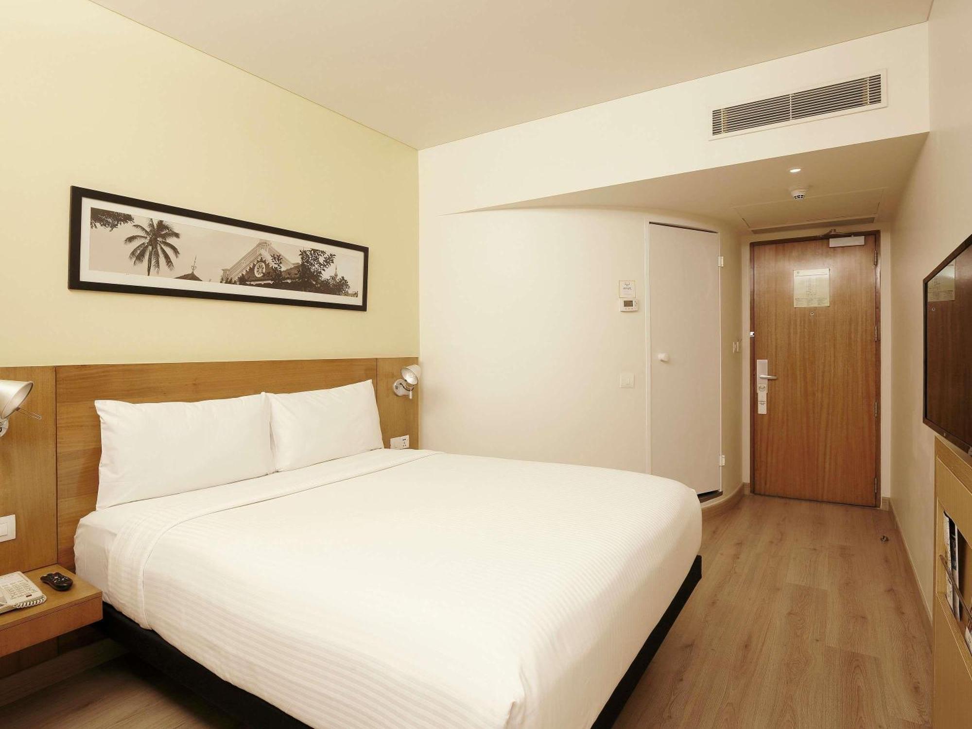 Standard Queen Room