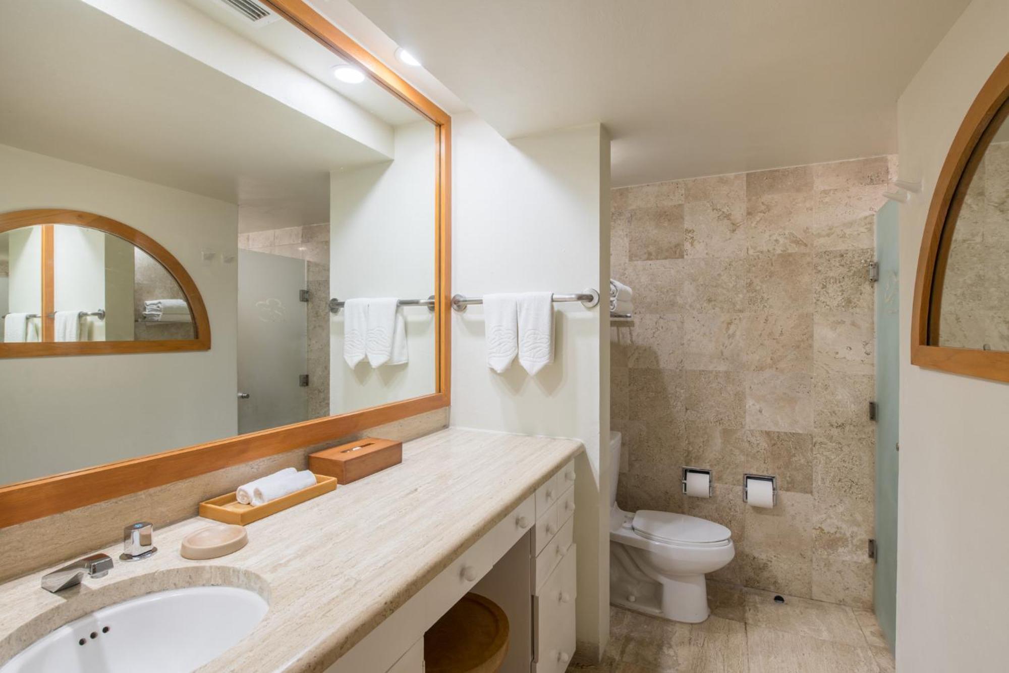 Two-Bedroom Deluxe King Suite Balcony Jacuzzi Lagoon View