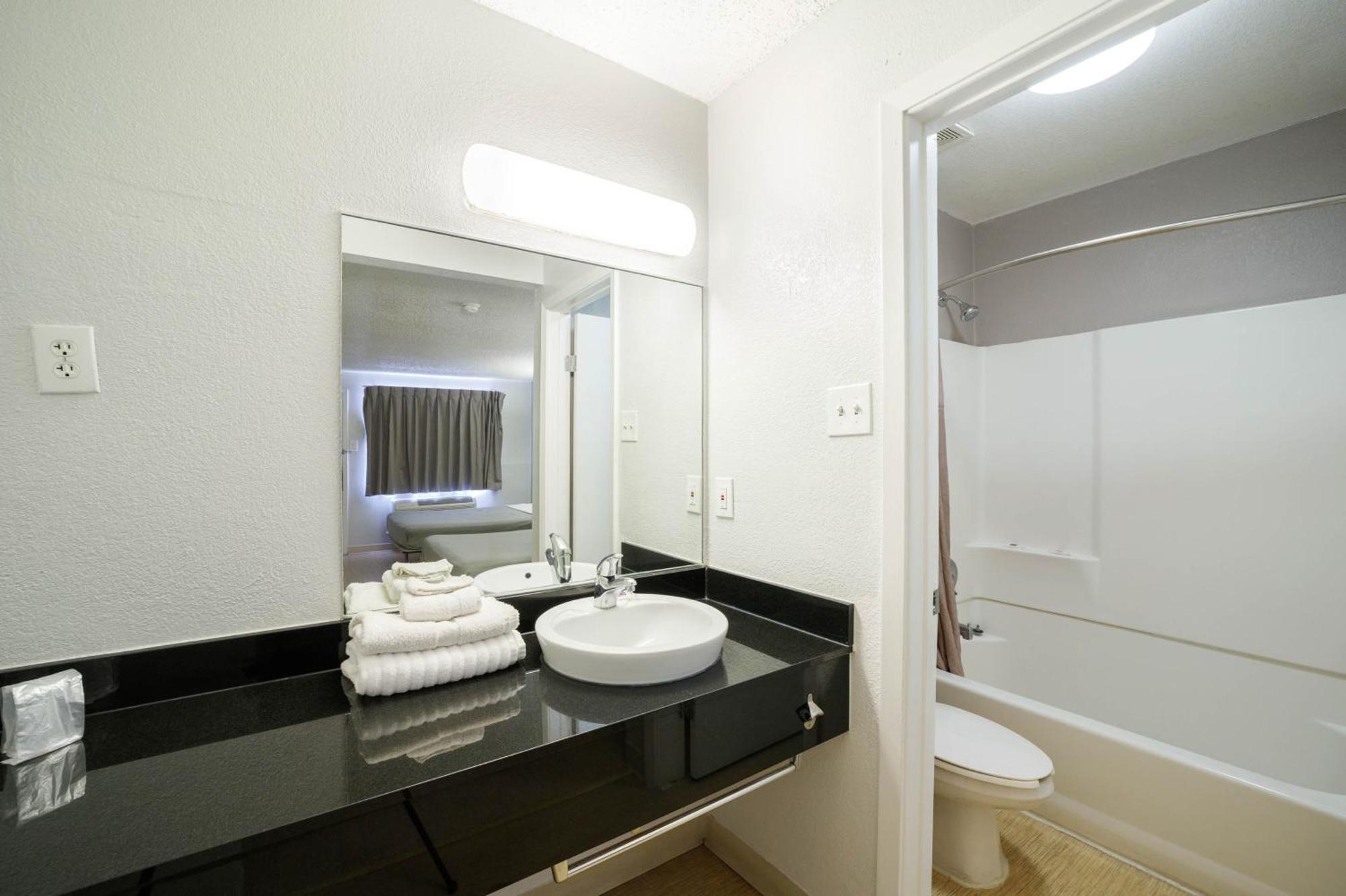 Queen Room with Two Queen Beds - Disability Access - Roll In Shower
