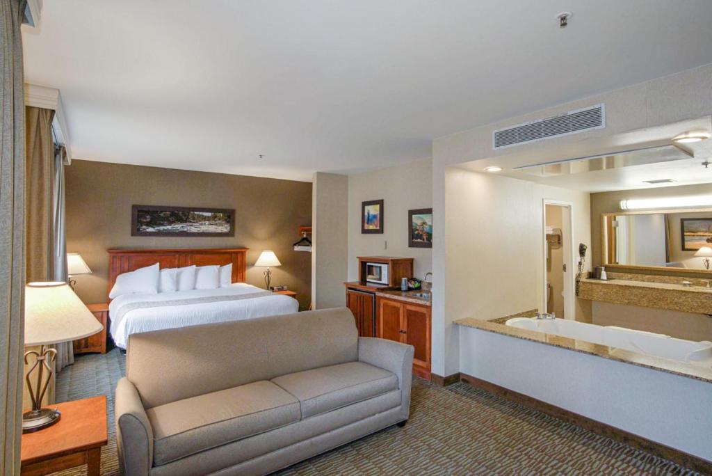 King Suite Spa Bath