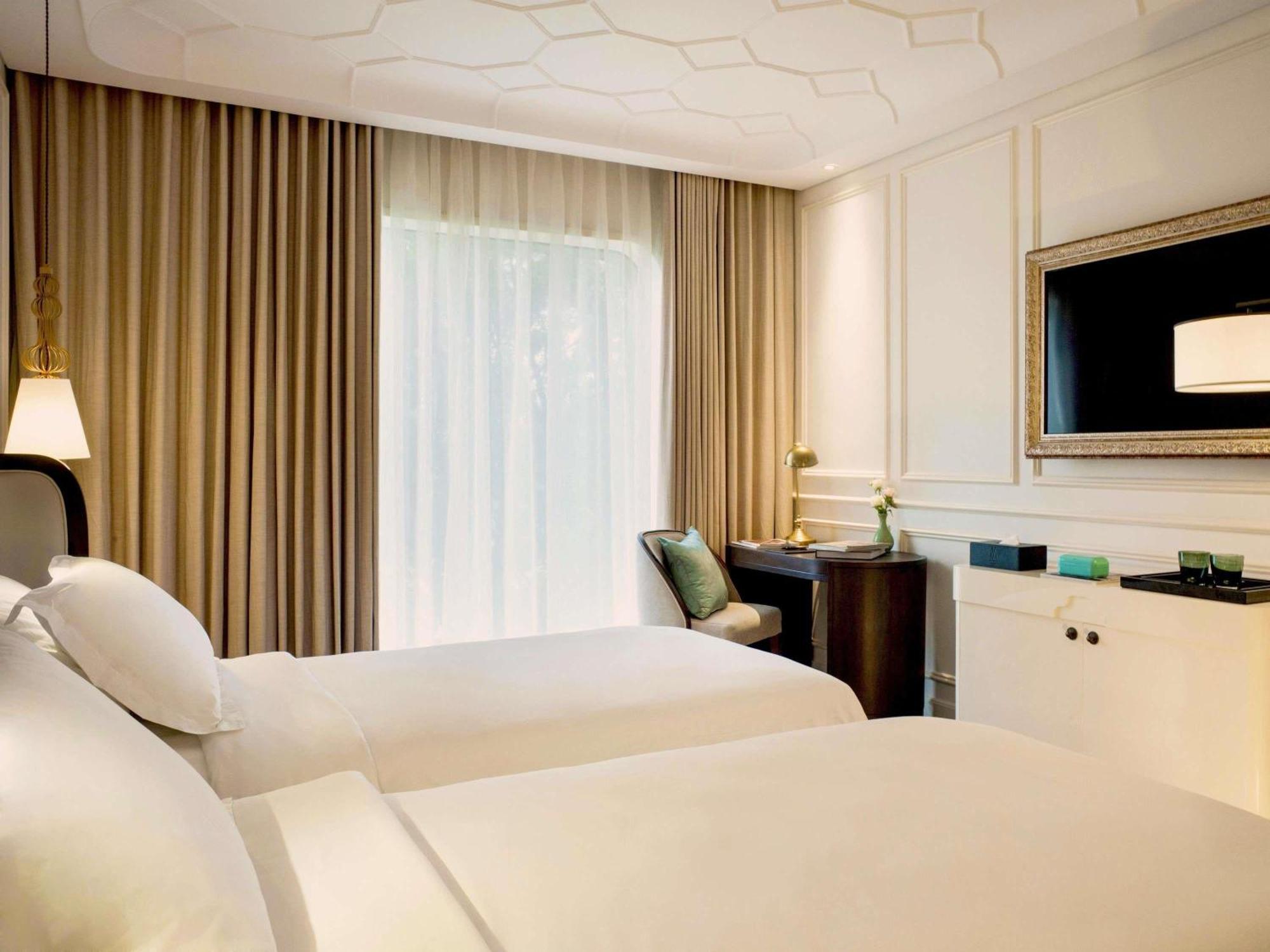 Sky Executive Deluxe Room 2 Single Size Beds High Floor Lounge Access