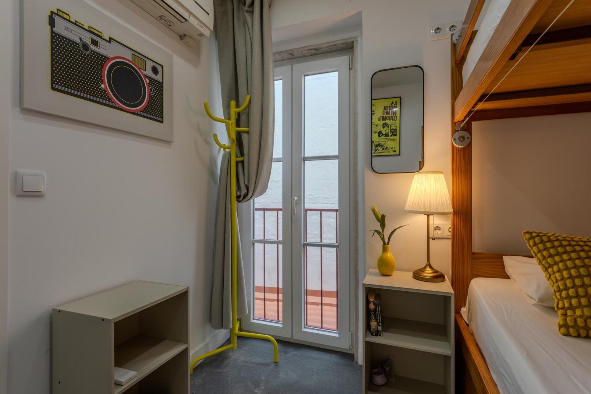 Mixed Dormitory Room