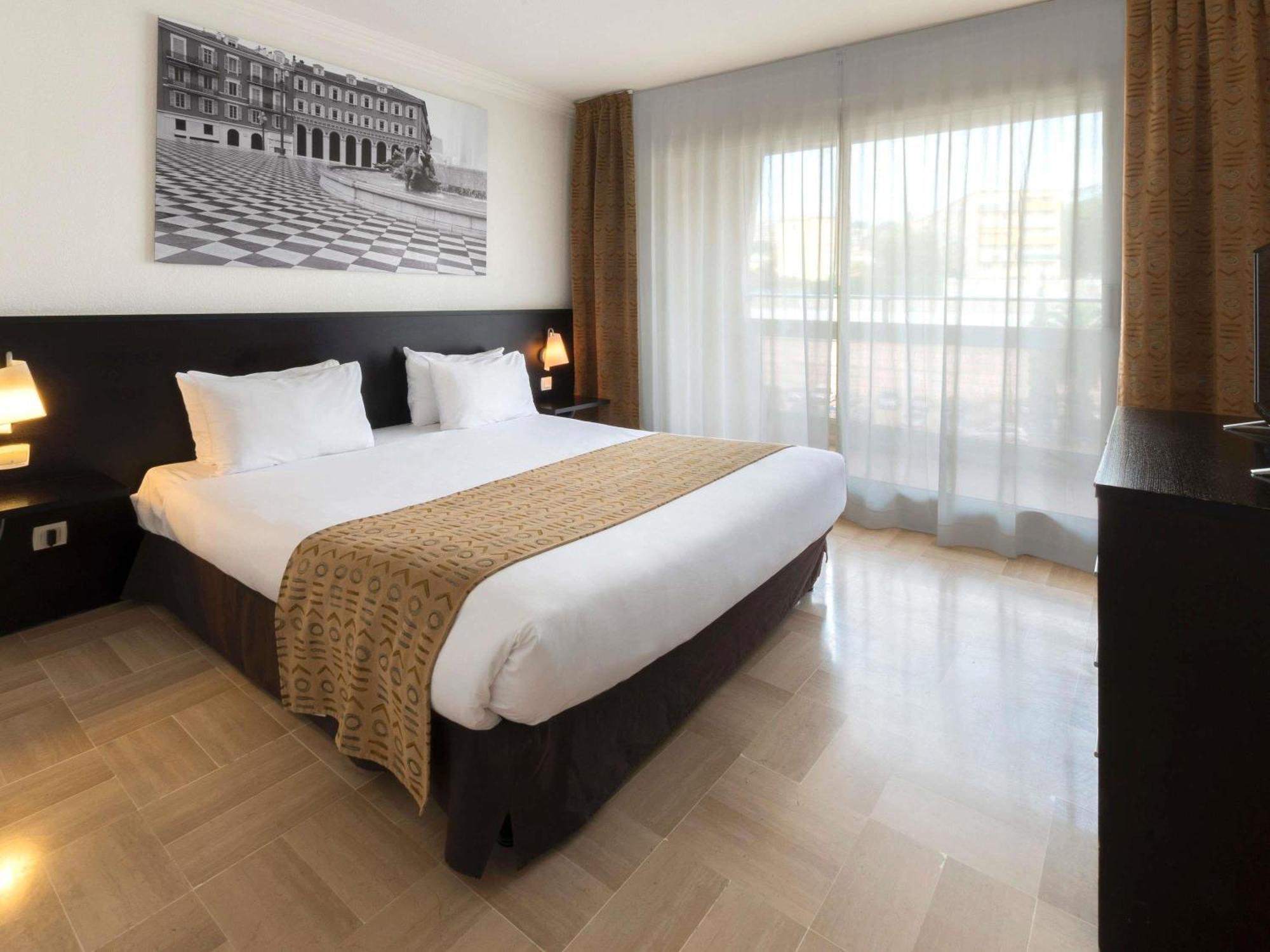 One-Bedroom Apartment City View