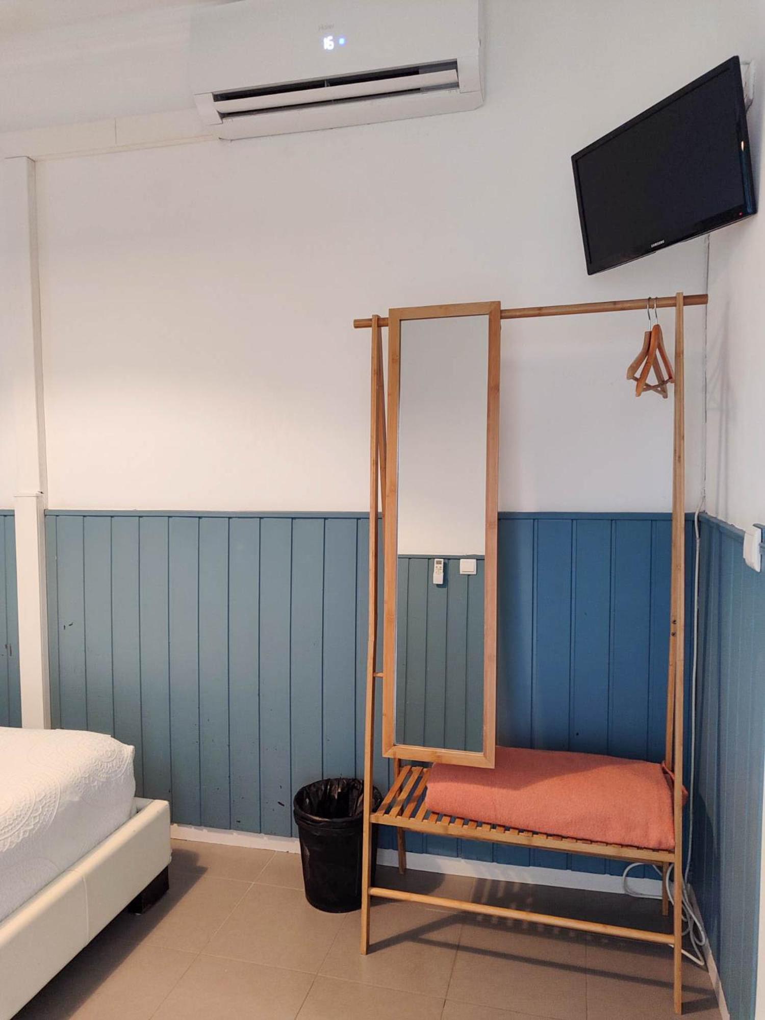 Economy Room