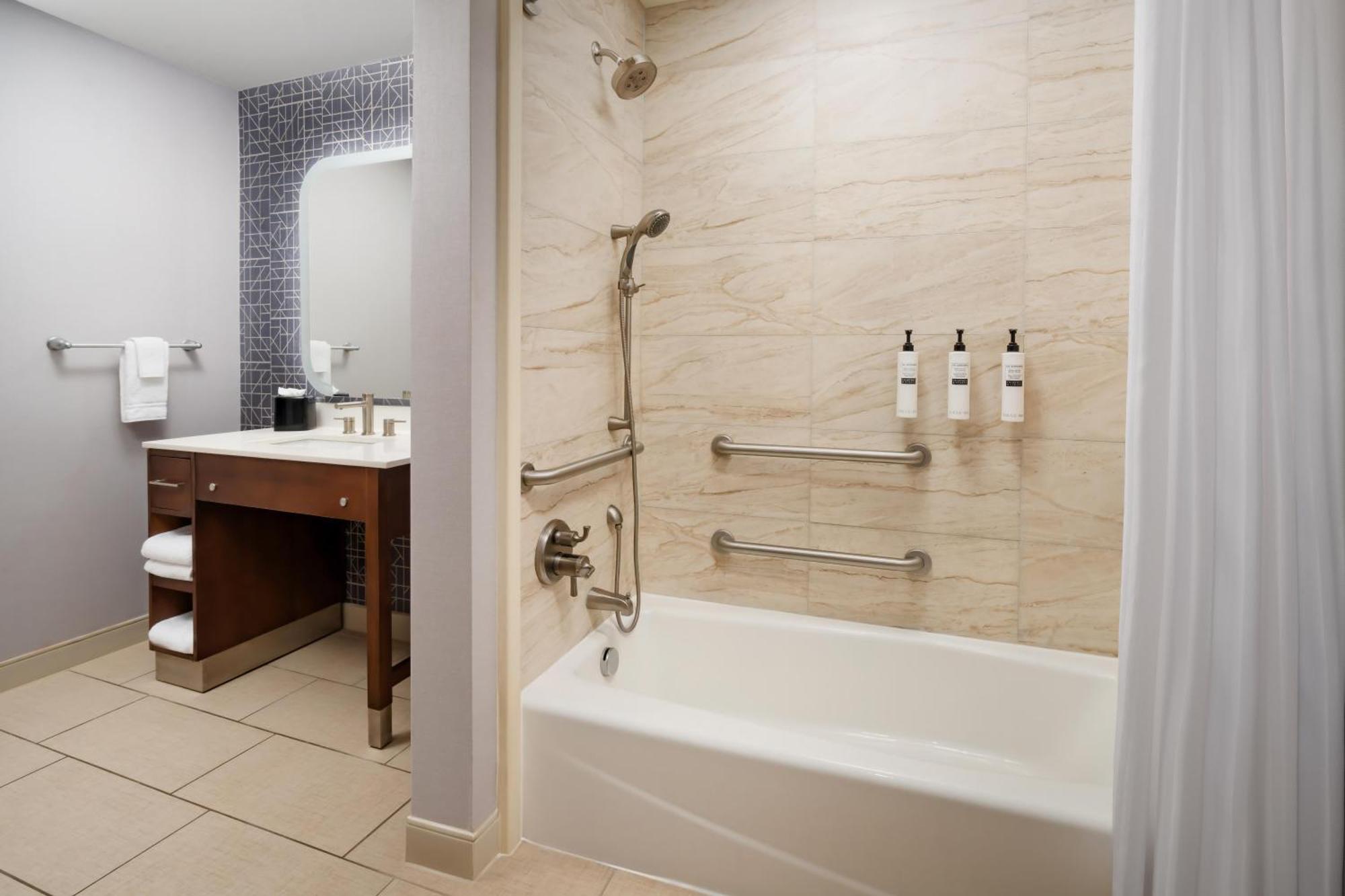King Suite Mobility Hearing Access or Non-Smoking