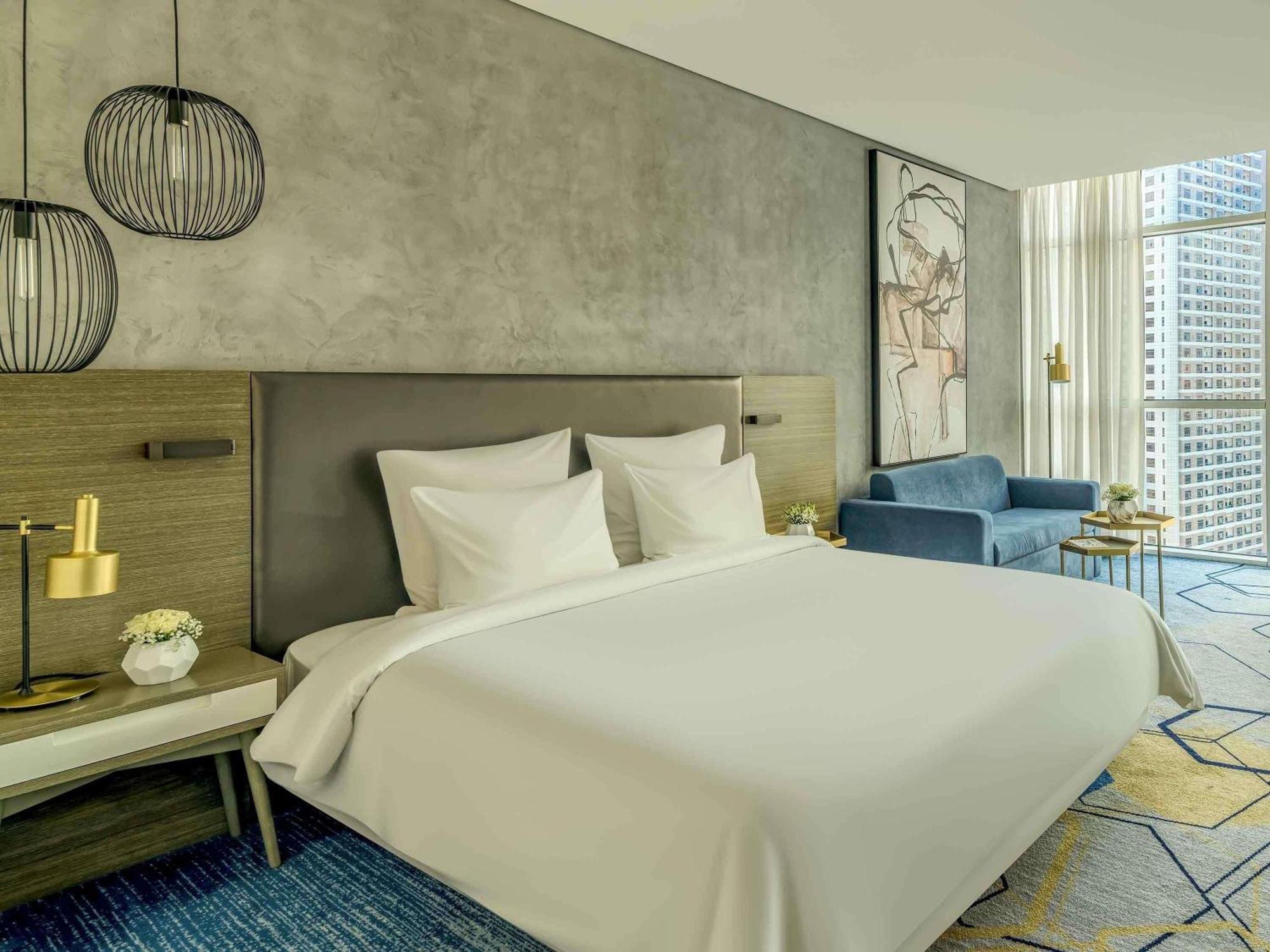 Superior King Room City View
