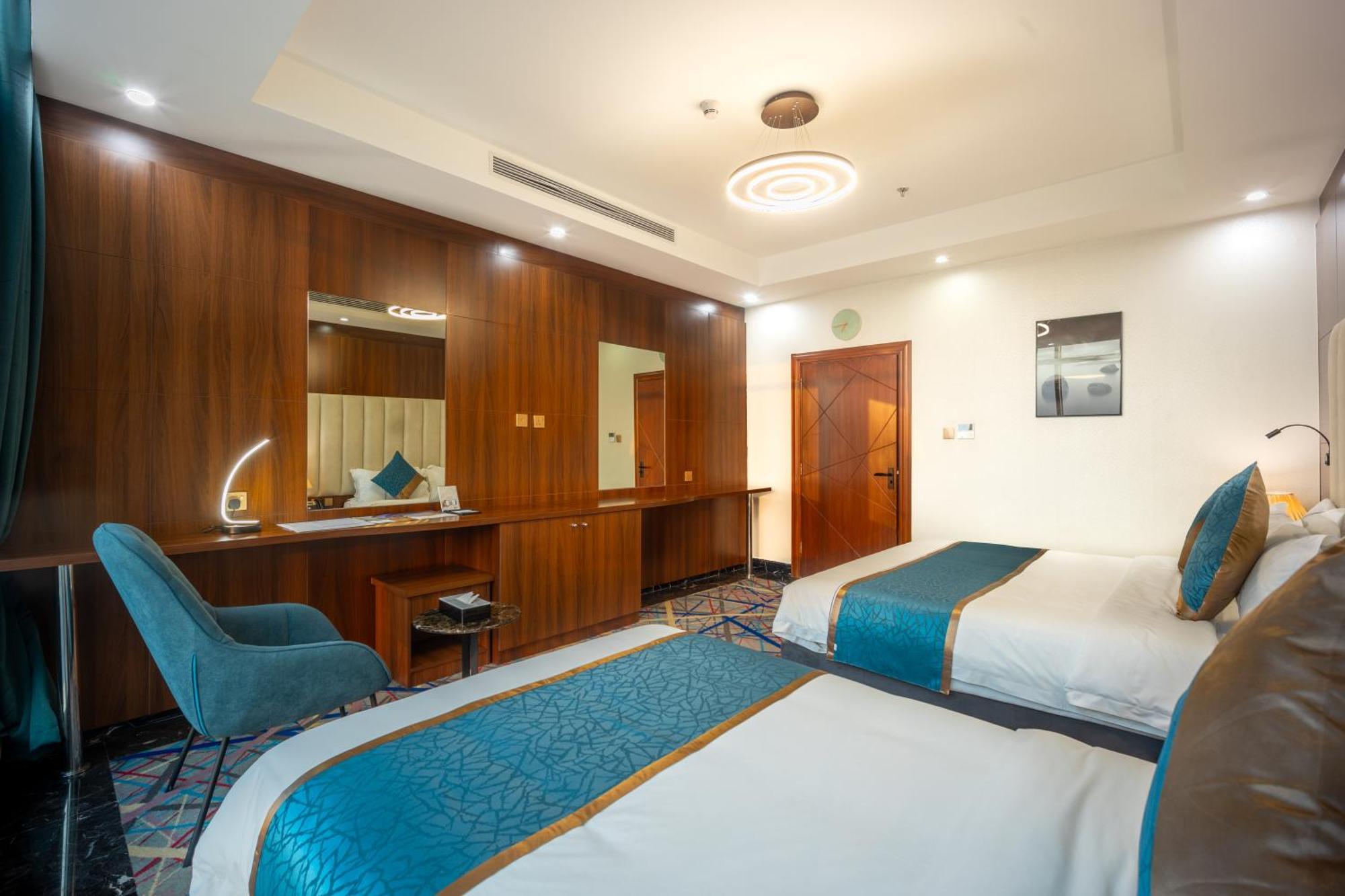 Junior Suite Back View Twin Beds