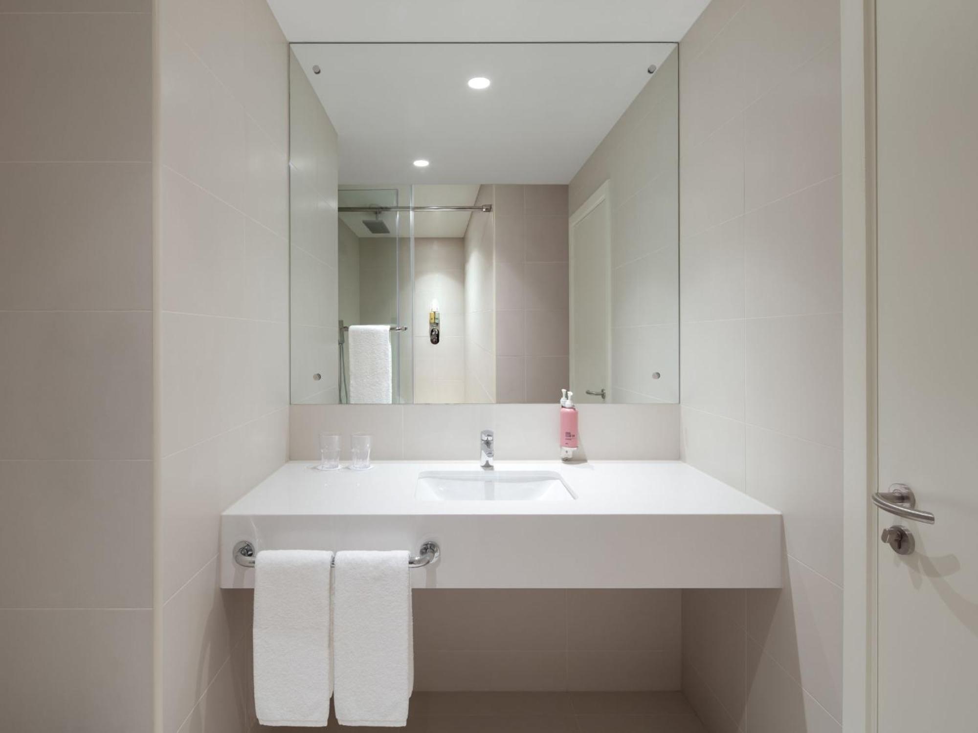 Rover Room – Monthly % off F&B Laundry Service