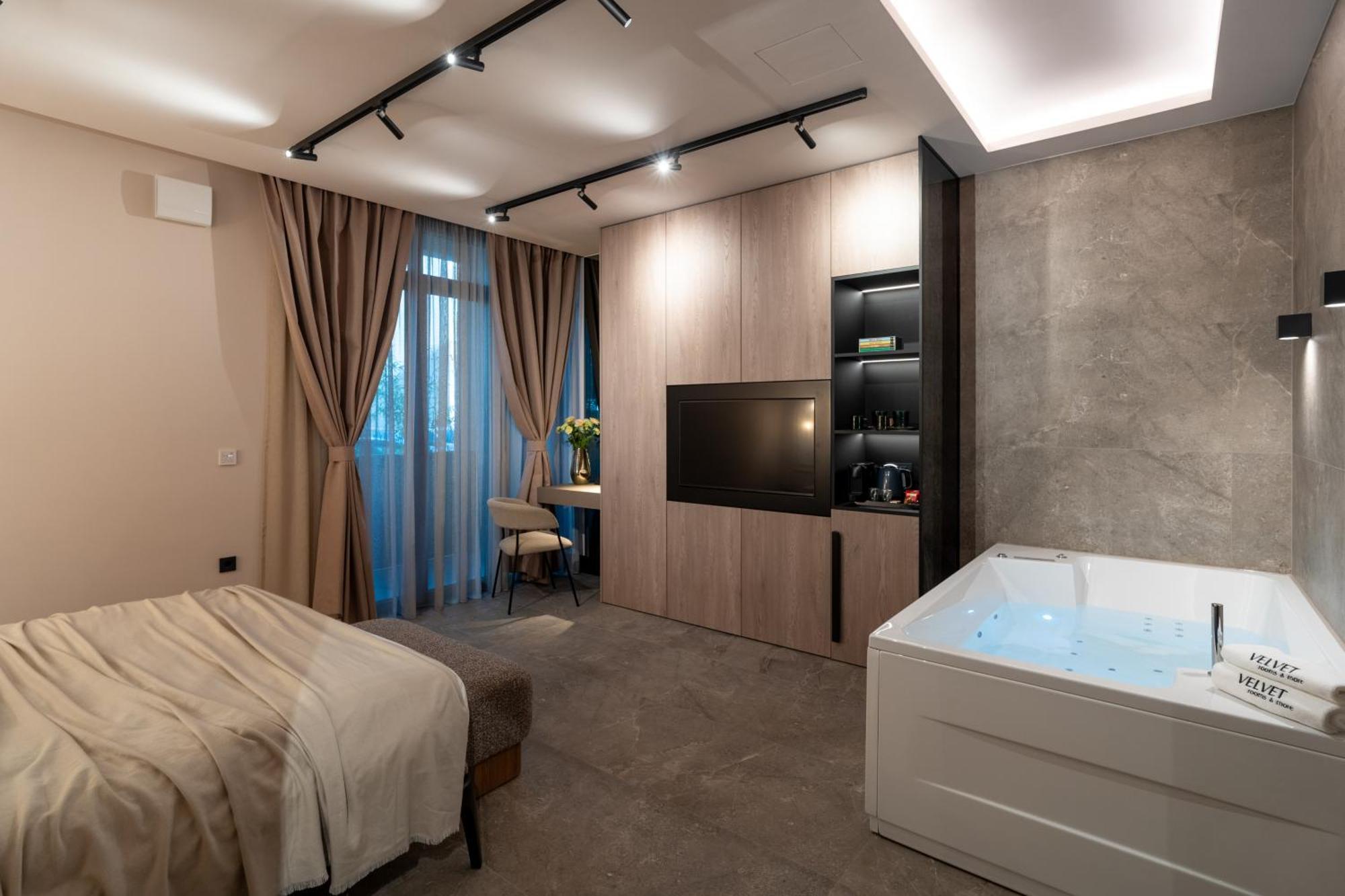 King Room with Spa Bath