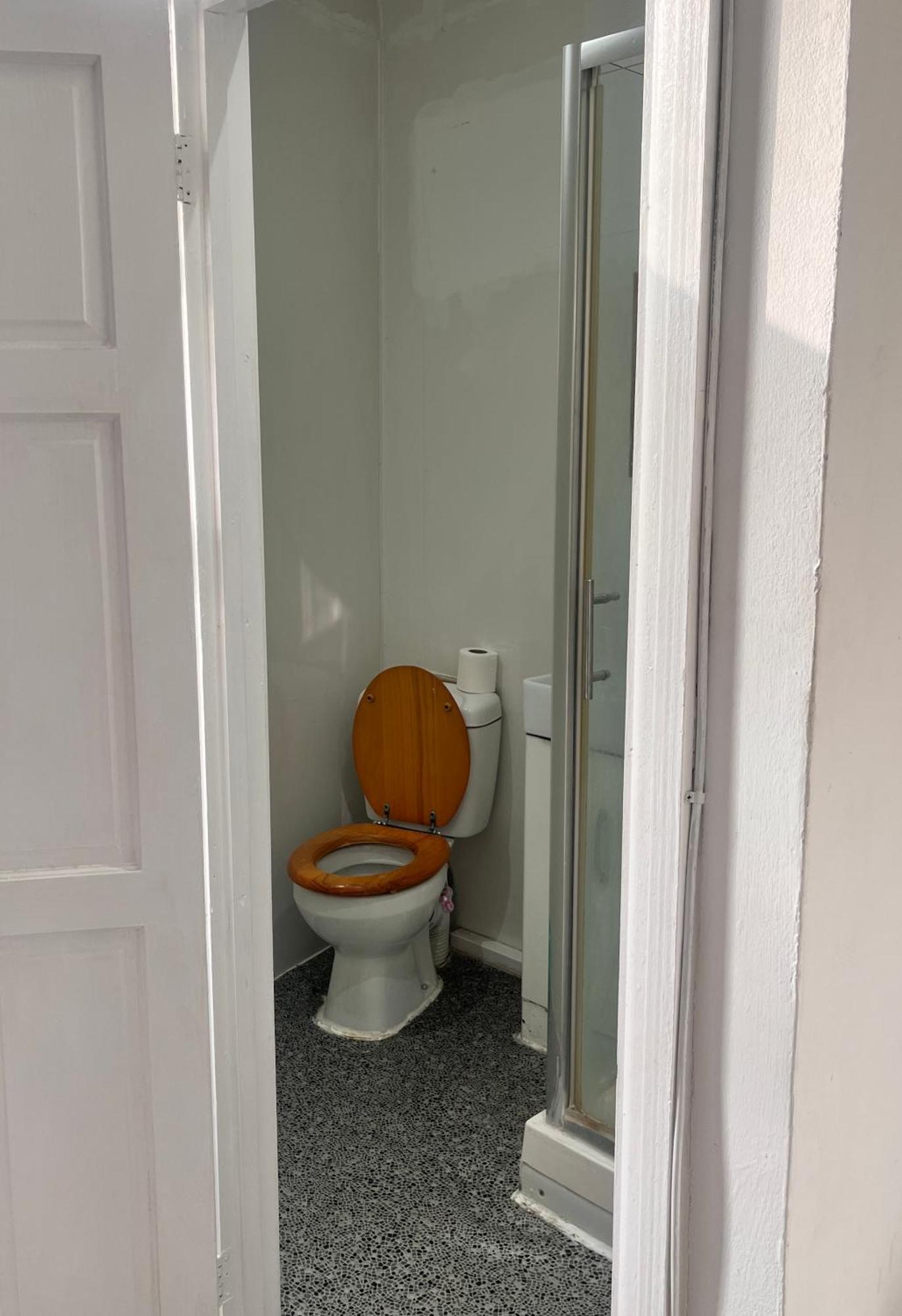 Double Room Private Bathroom