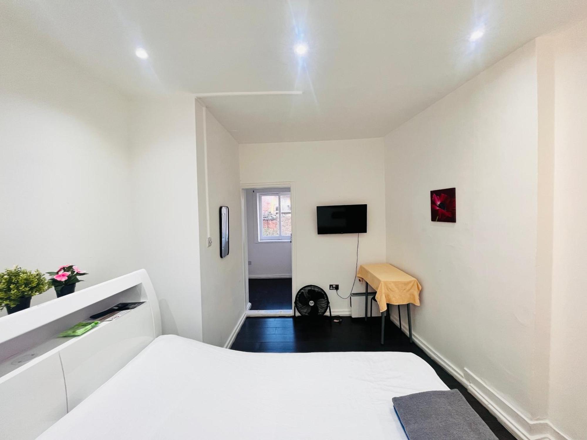 Double Room Private Bathroom