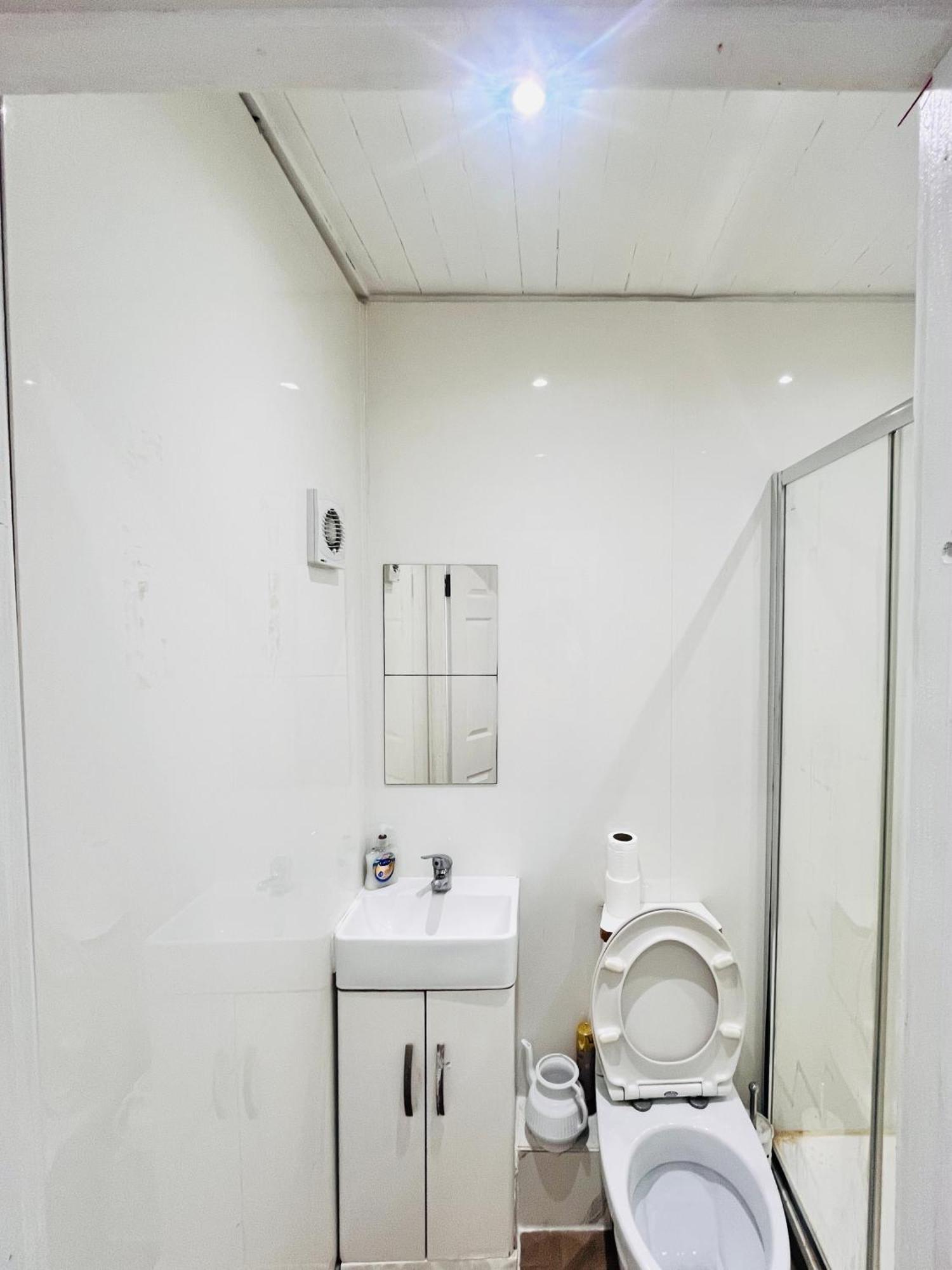 Double Room Private Bathroom