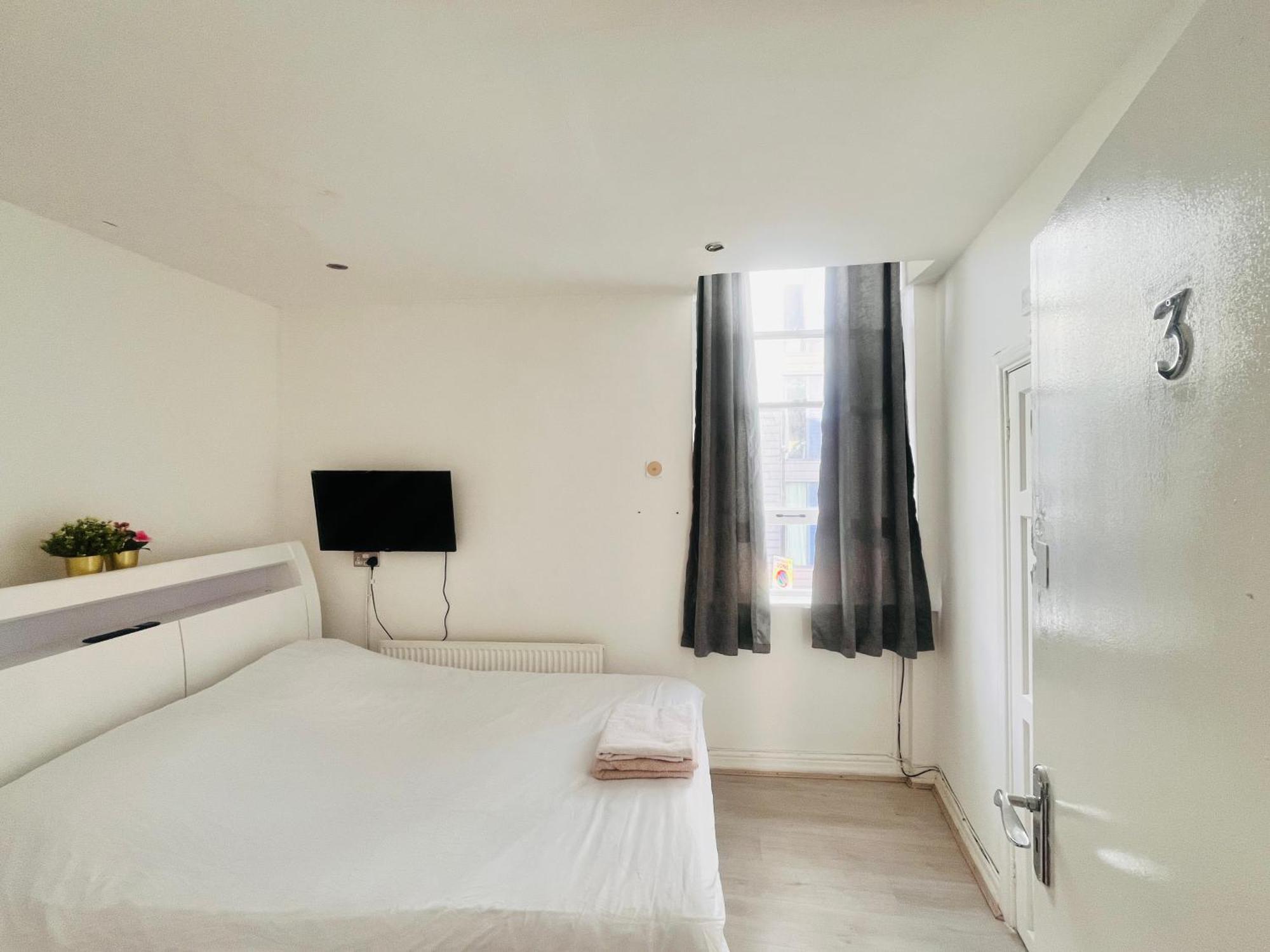 Double Room Private Bathroom