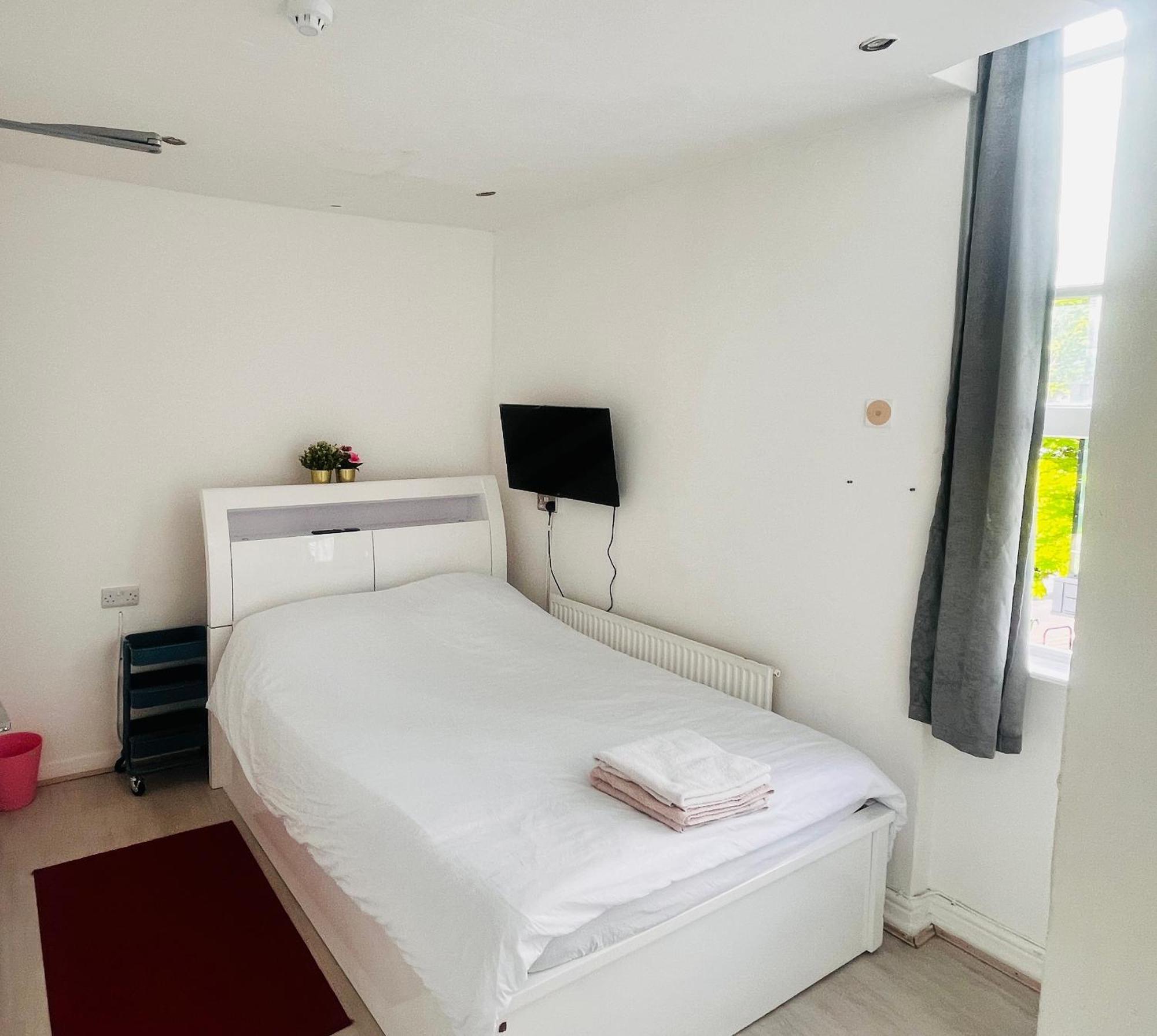 Double Room Private Bathroom