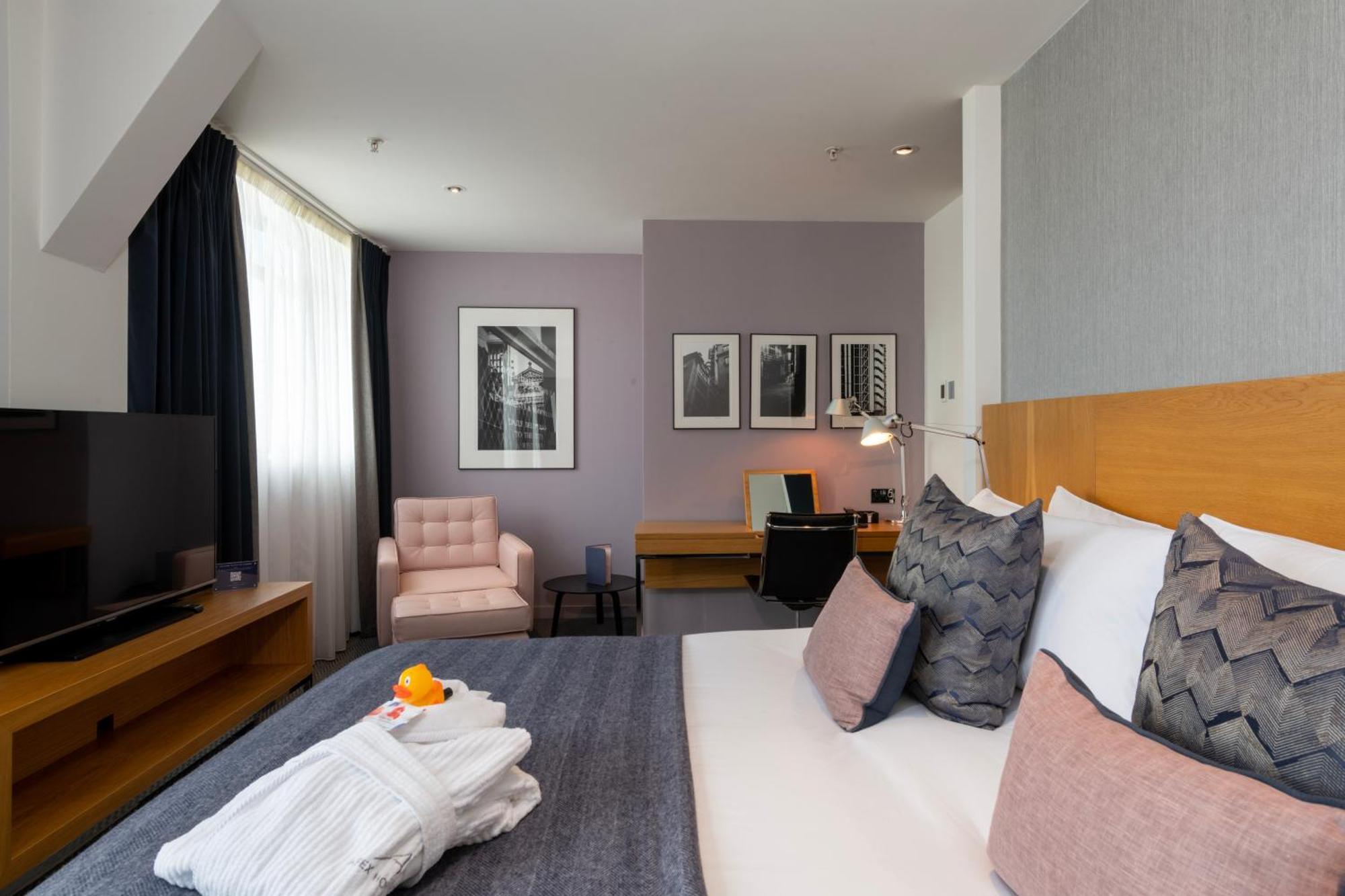 Deluxe King Room
