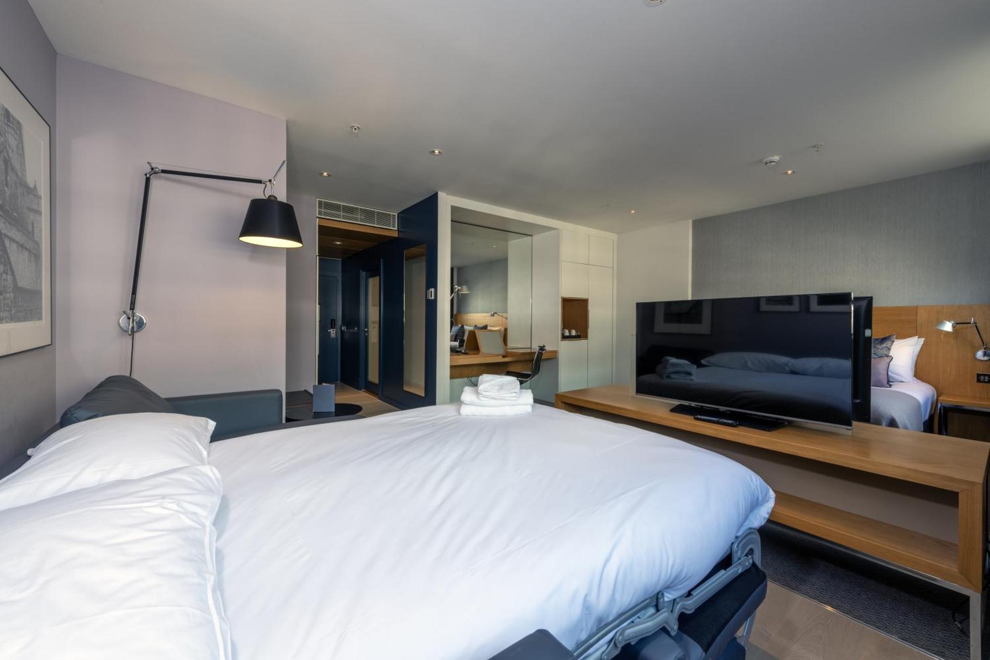 Deluxe Family Room