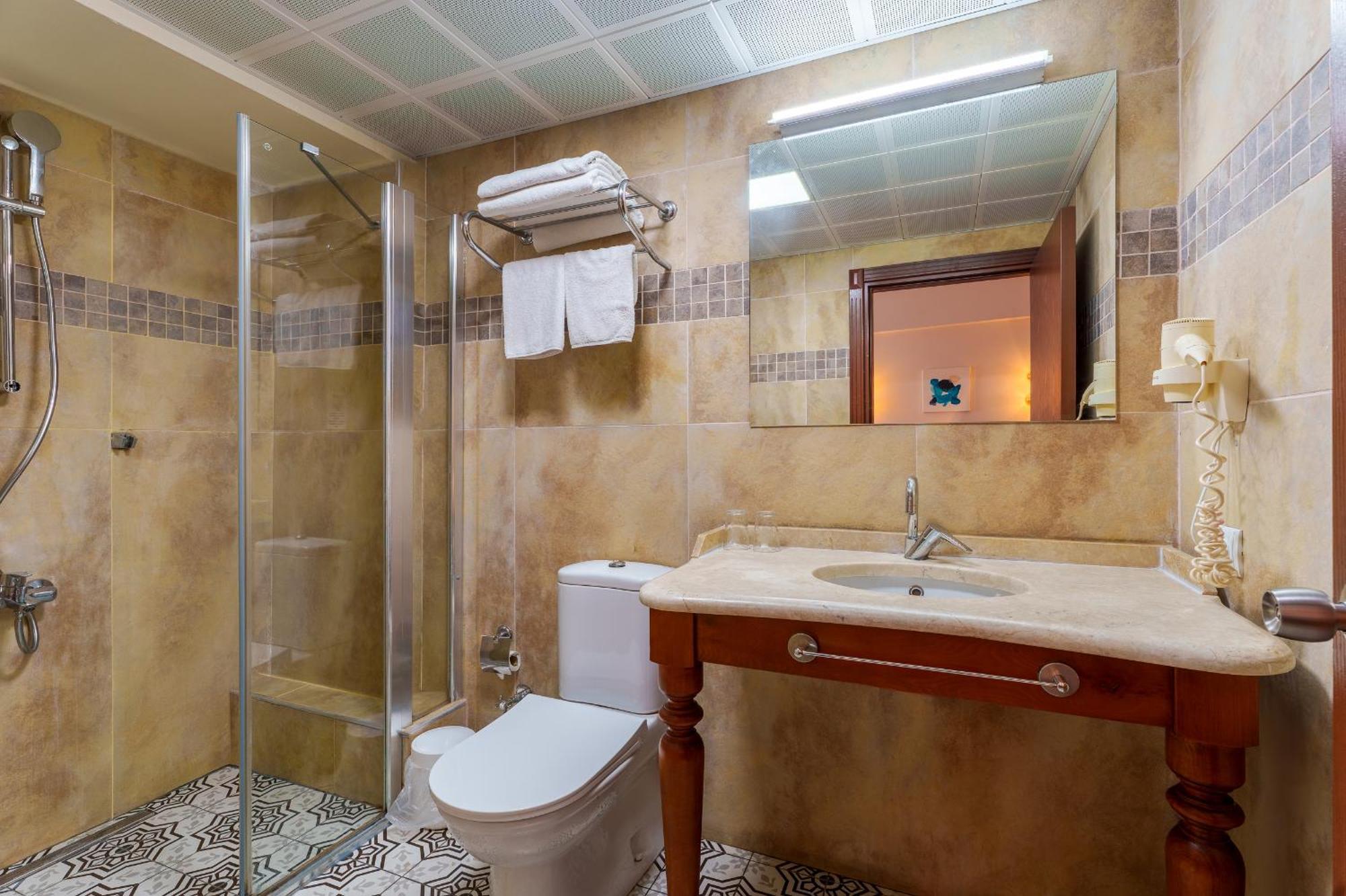 Triple Room with City View