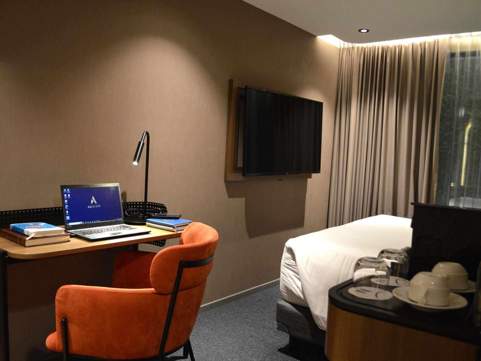 Standard Queen Room