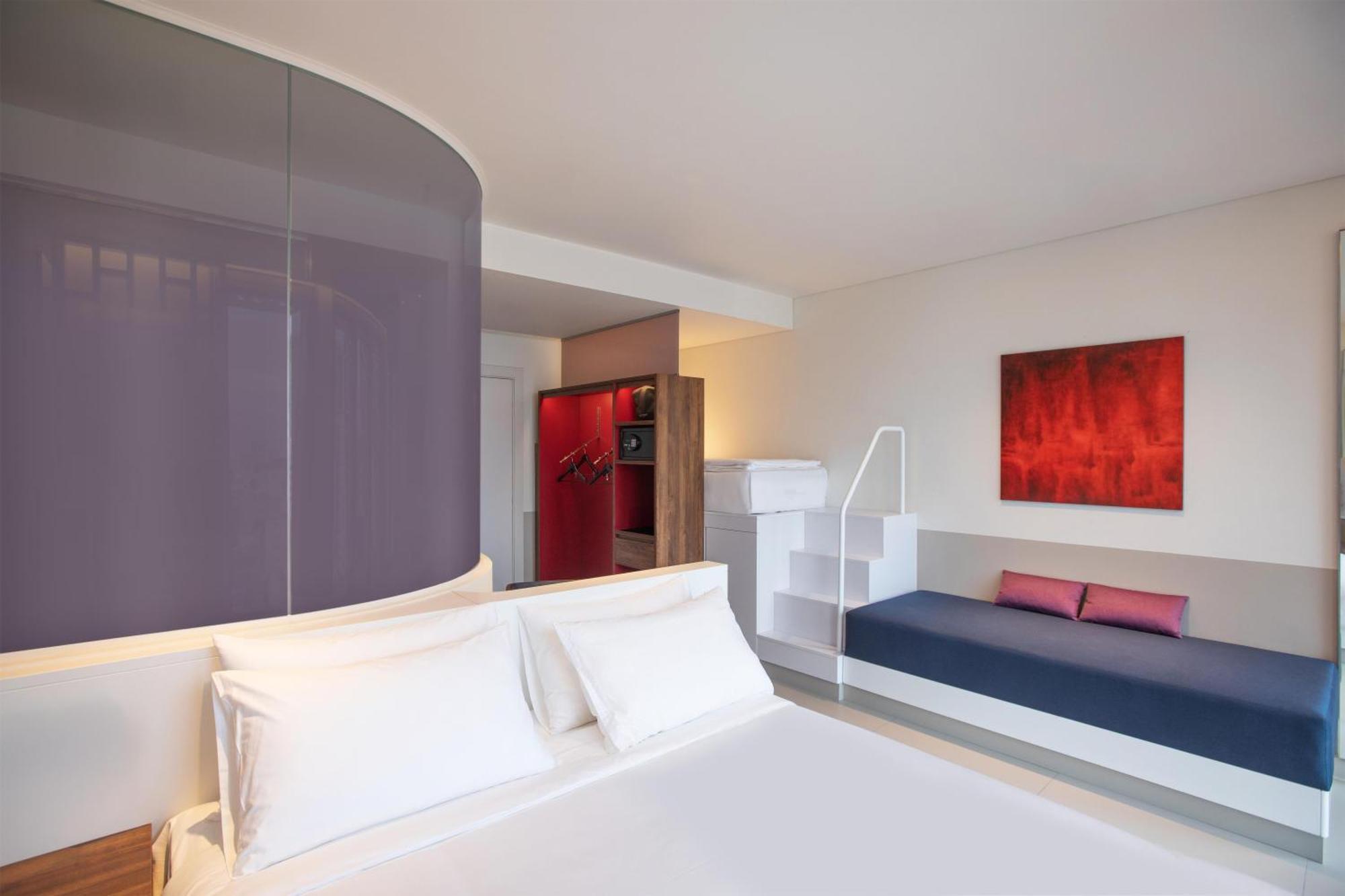 Deluxe King Room City View