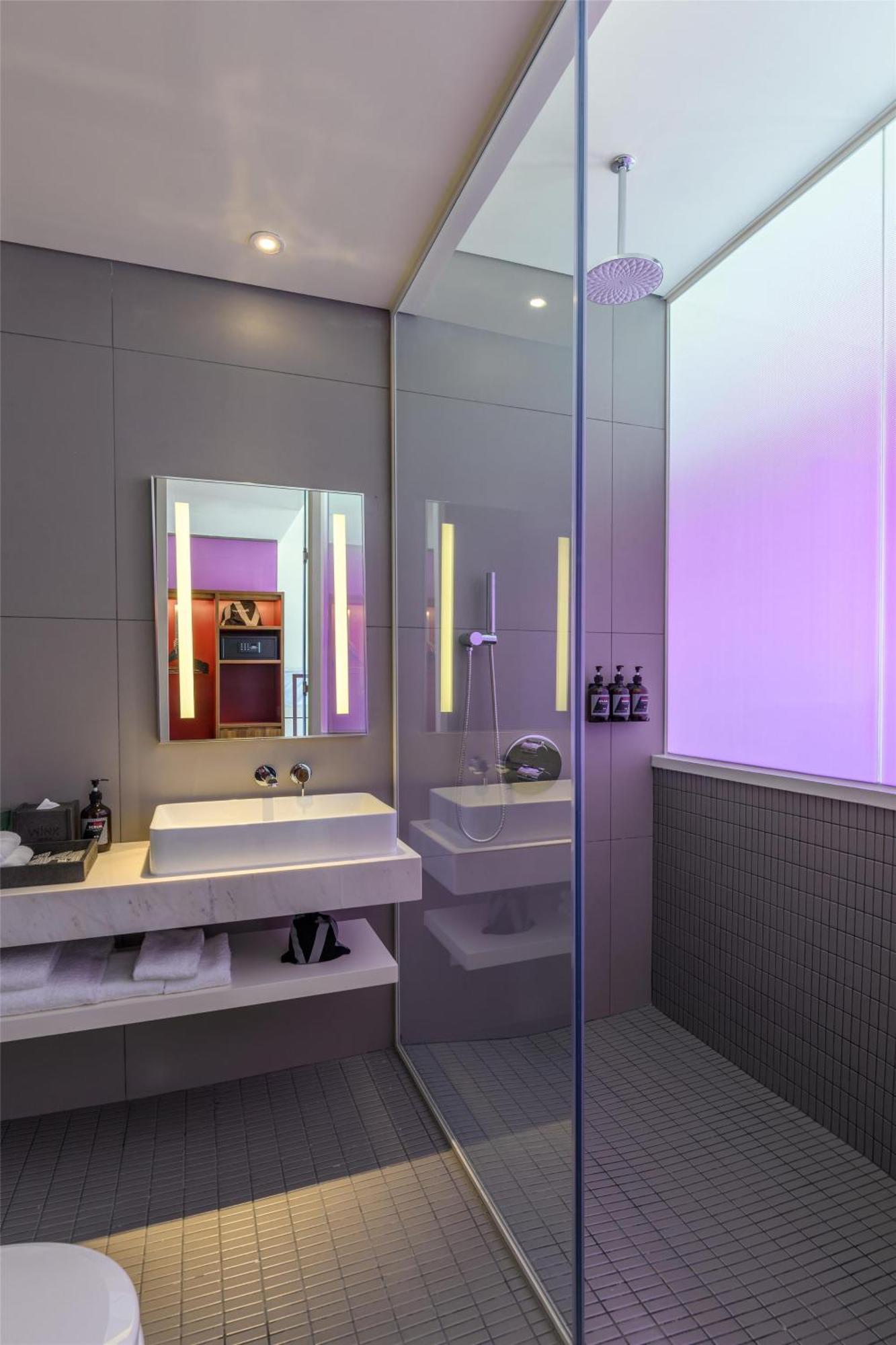 Deluxe King Room City View