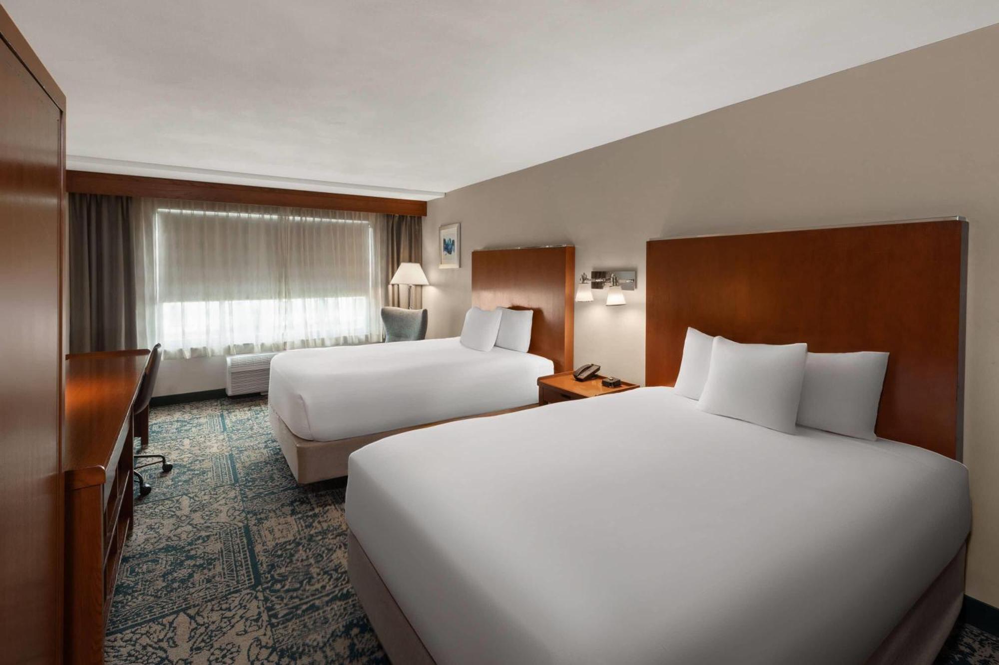 Deluxe Queen Room with Two Queen Beds - Non-Smoking