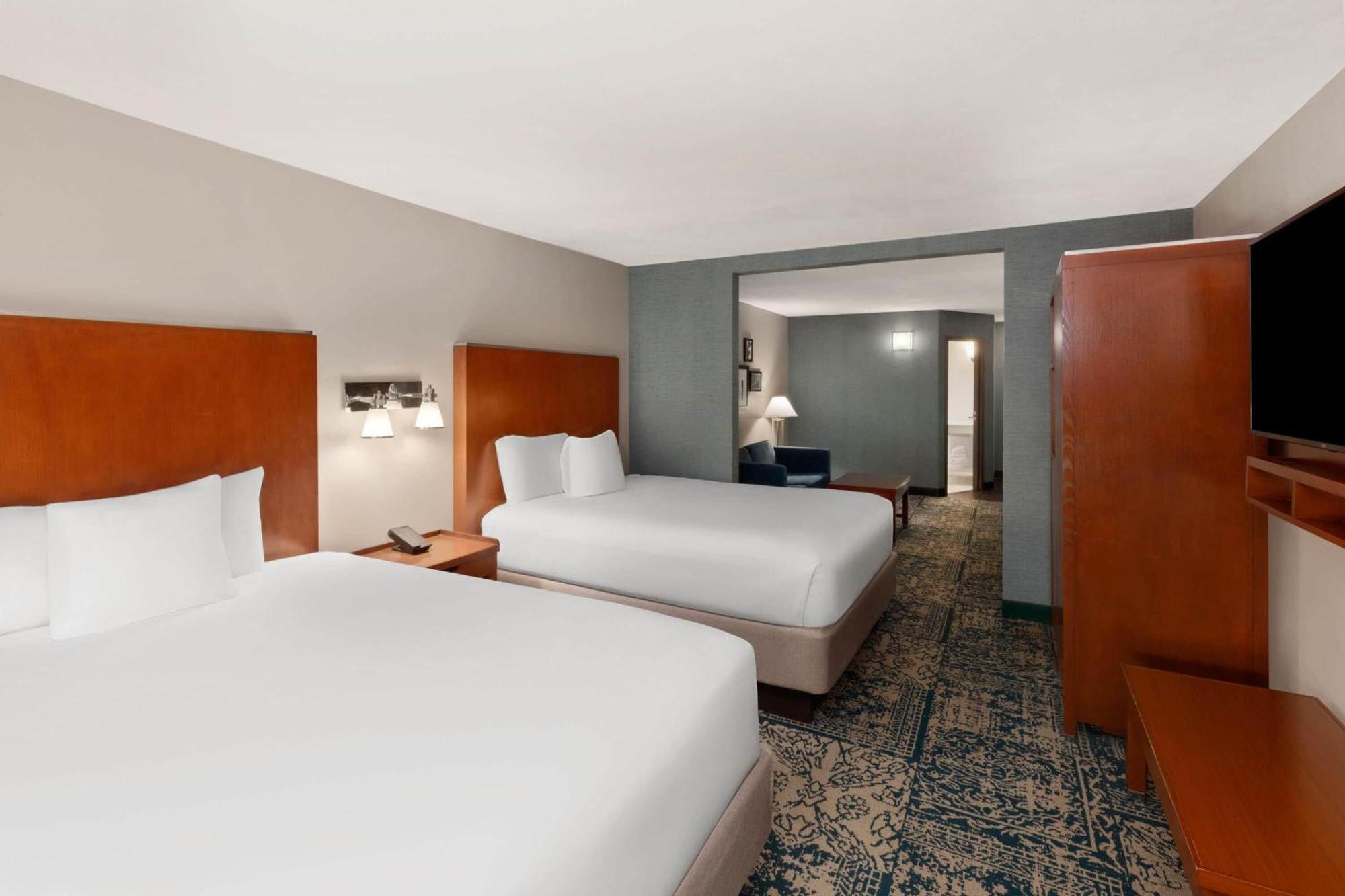 One-Bedroom Queen Suite - Non-Smoking