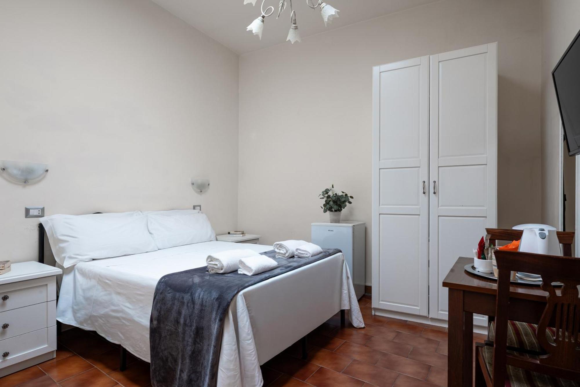 Basic Double Room with Private External Bathroom