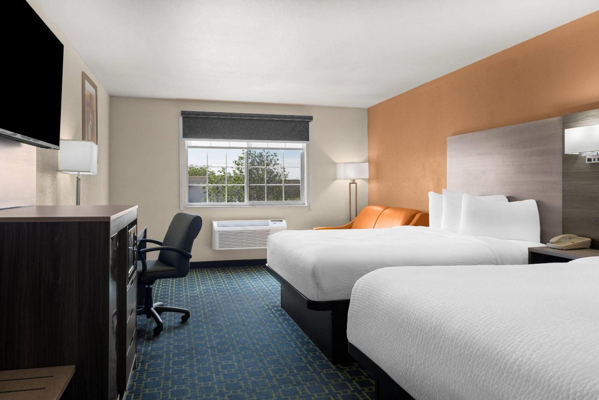 Studio Suite Two Queen Beds Non-Smoking