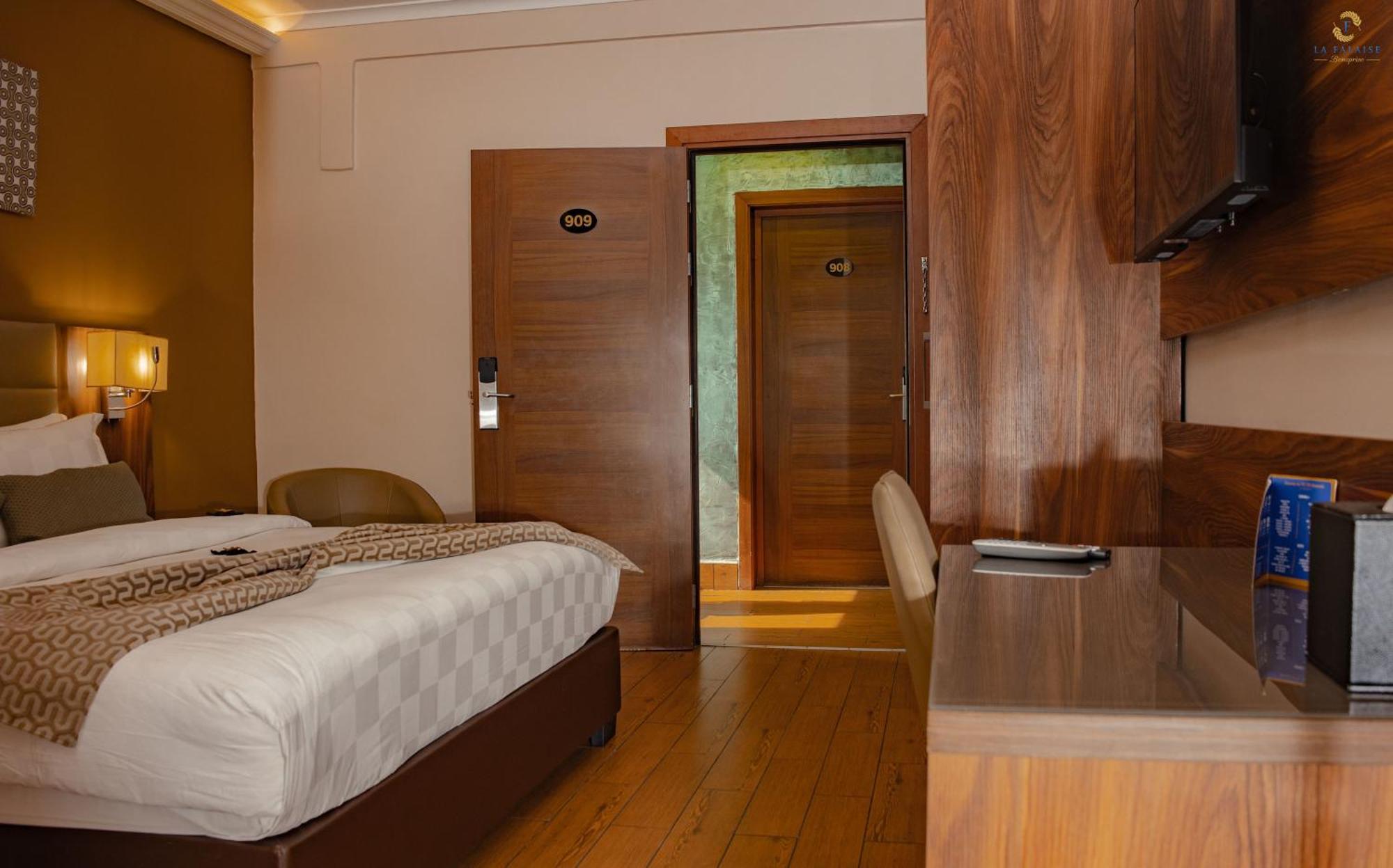 Deluxe King Room