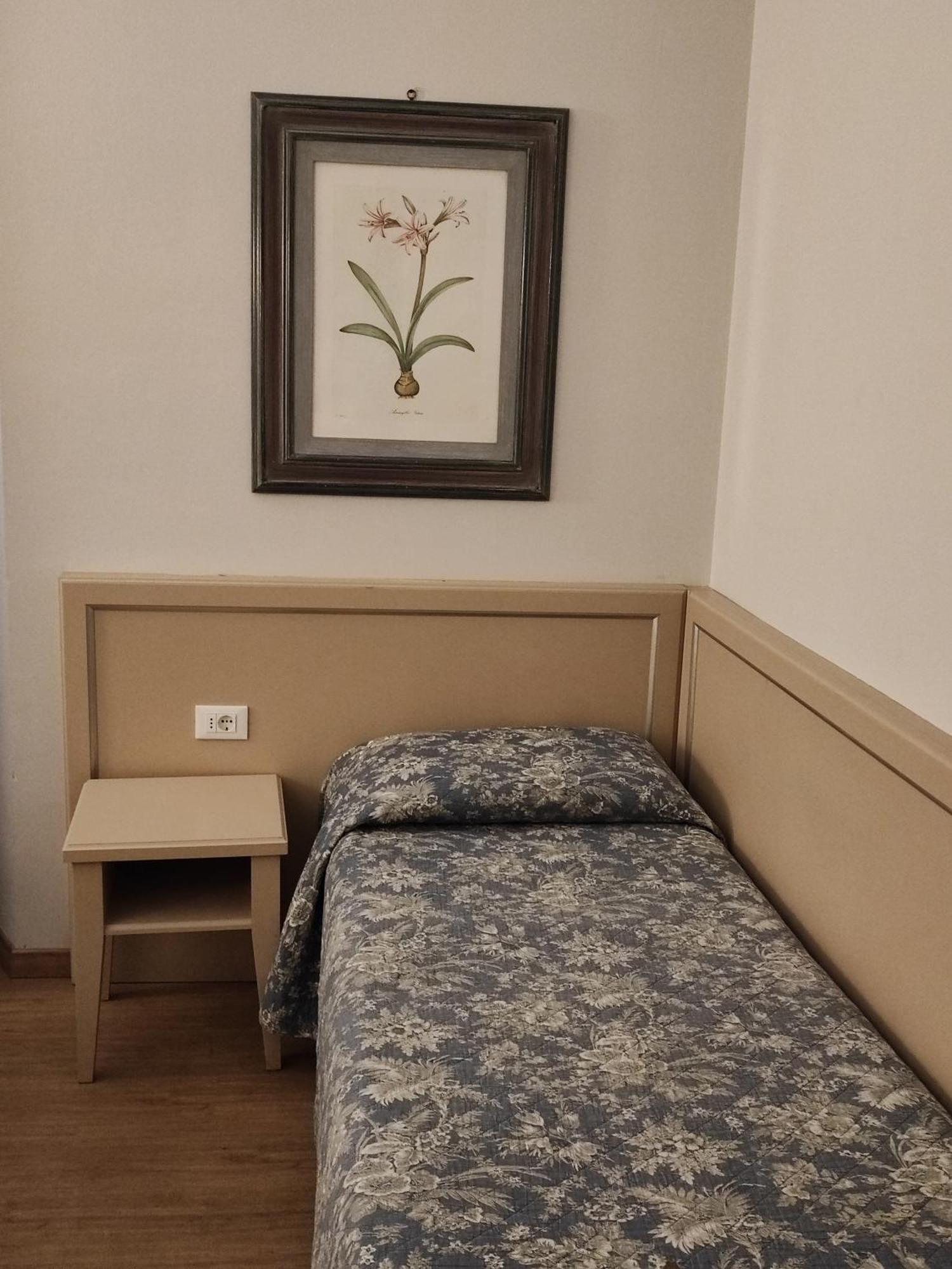 Single Room with Private External Bathroom