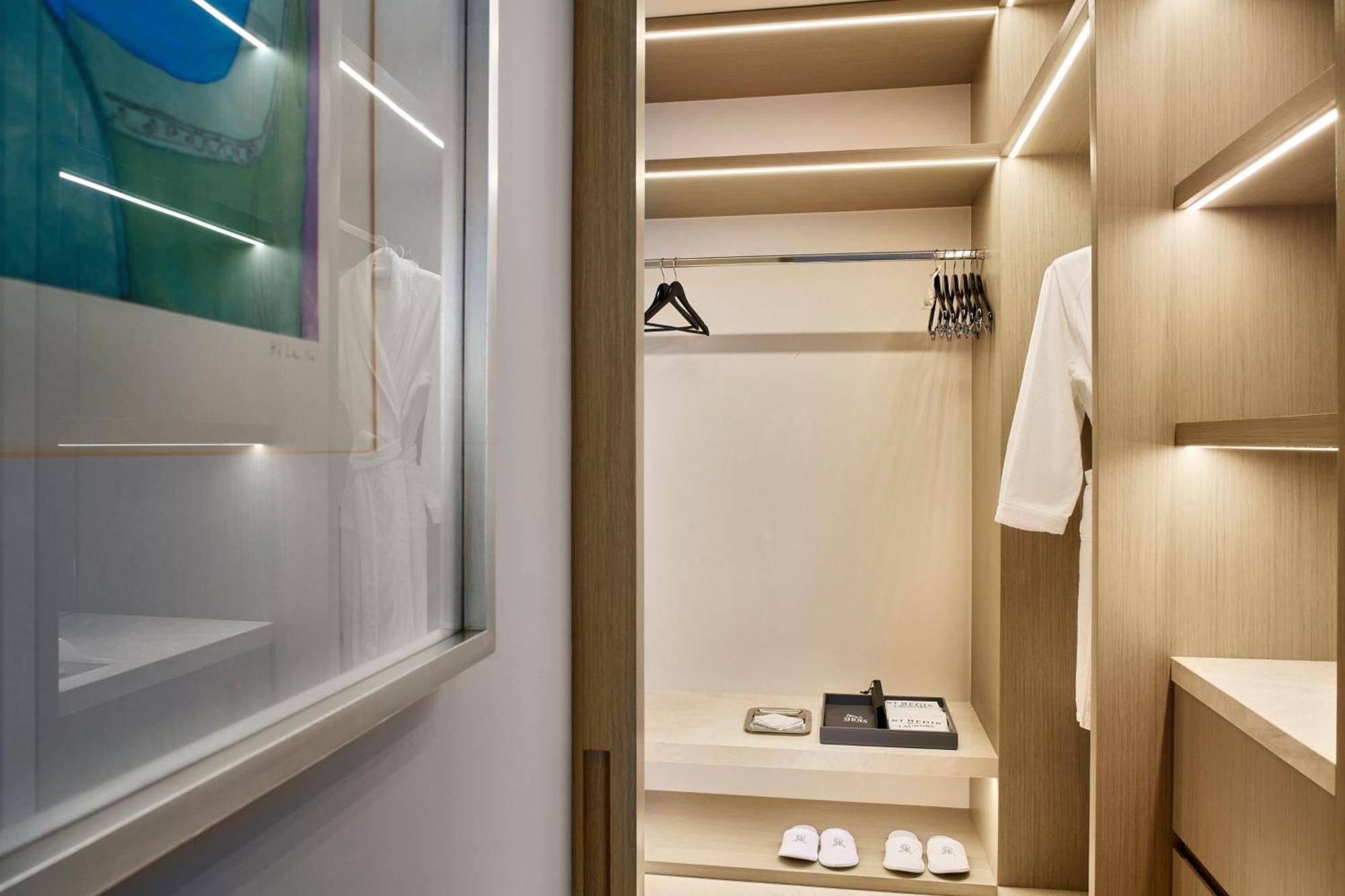 St Regis-Butler Service Suite Reforma Avenue view