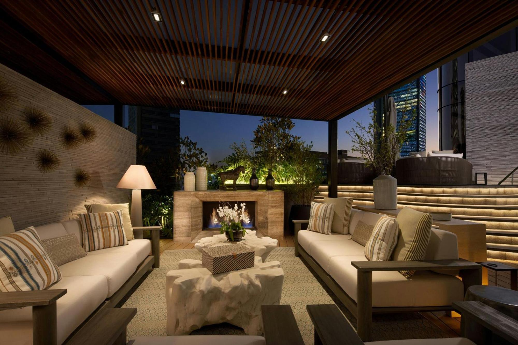 King Suite Private Pool Butler Service