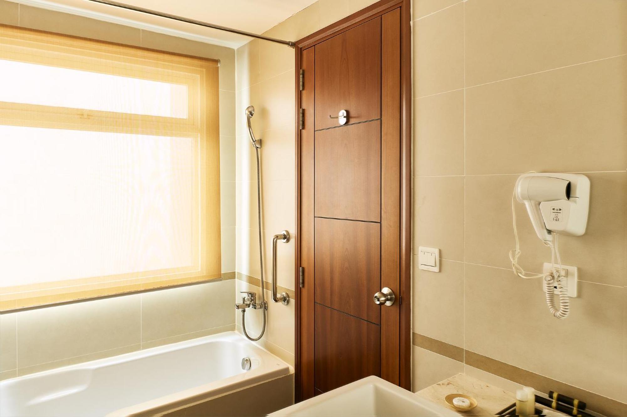 Deluxe Room No Window